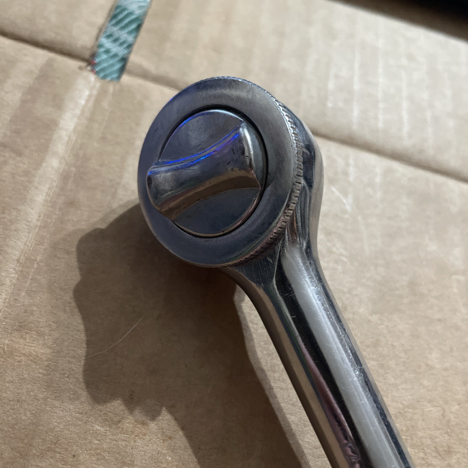 Vintage Unbranded 7-7/8” Long Ratchet 3/8″ Drive Round Head Knurled Handle Beefy