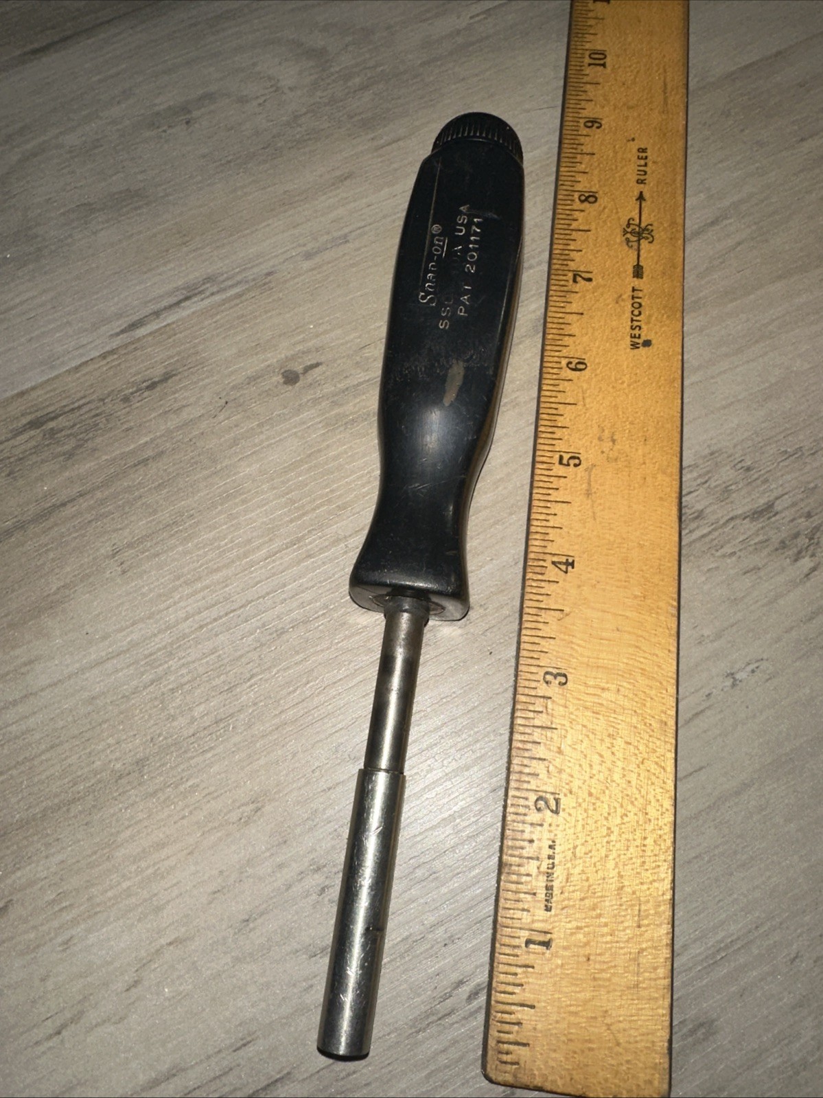 Snap On Magnetic 1/4″ Hex Screwdriver Black Hard Storage Handle SSDM40A. No Bits