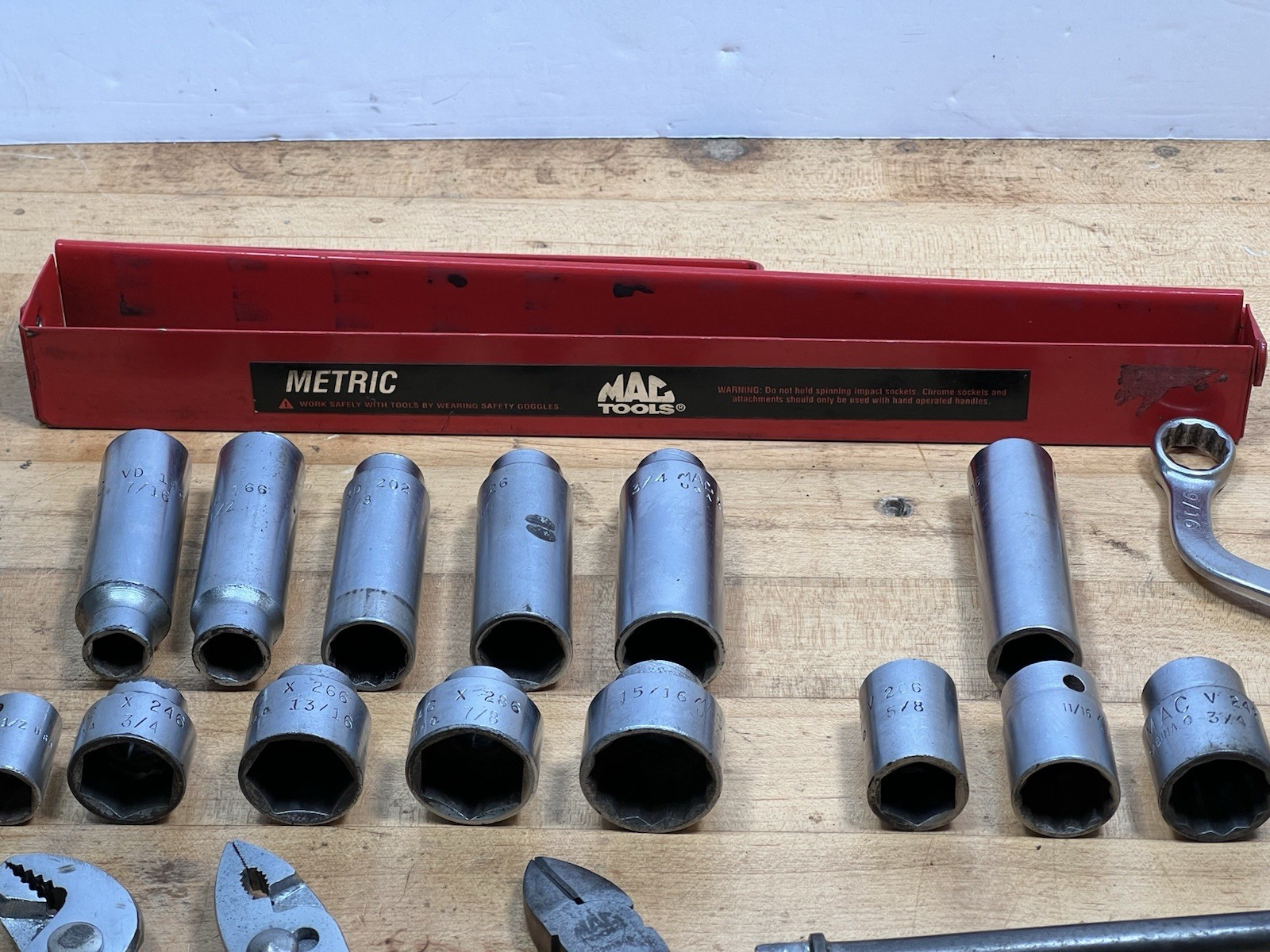 Lot of 25 pc. MAC Tools – Wrenches, Sockets Pliers, Pry Bar, Socket Rack – USA