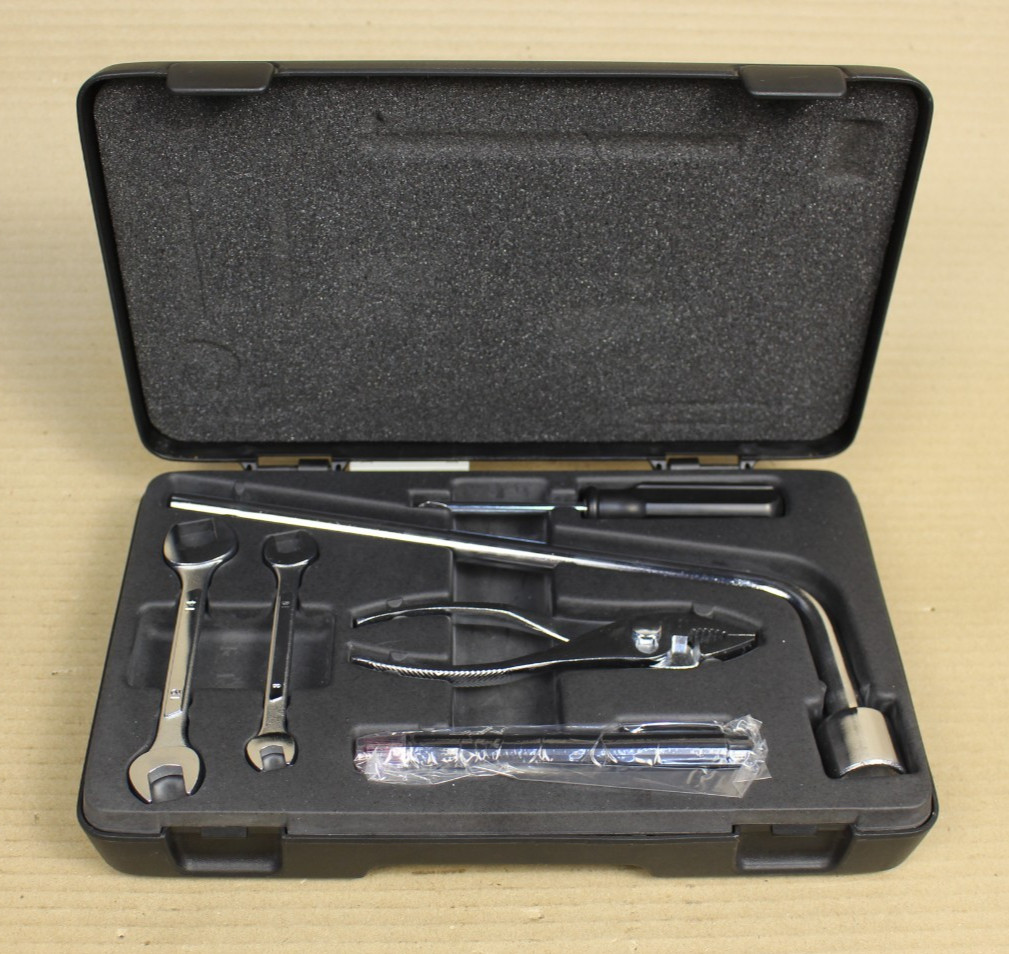 Lexus Ls430, Ls400 Emergency Lug Wrench Toyota OEM Tool Kit
