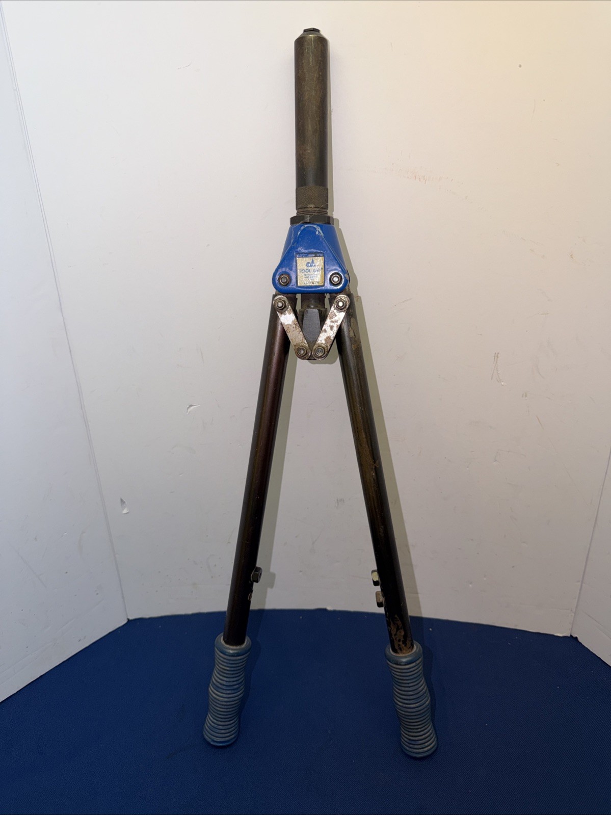 Vintage Tool Aid 19800 Heavy Duty 1/4″ Rivet Gun. Good Used Condition.