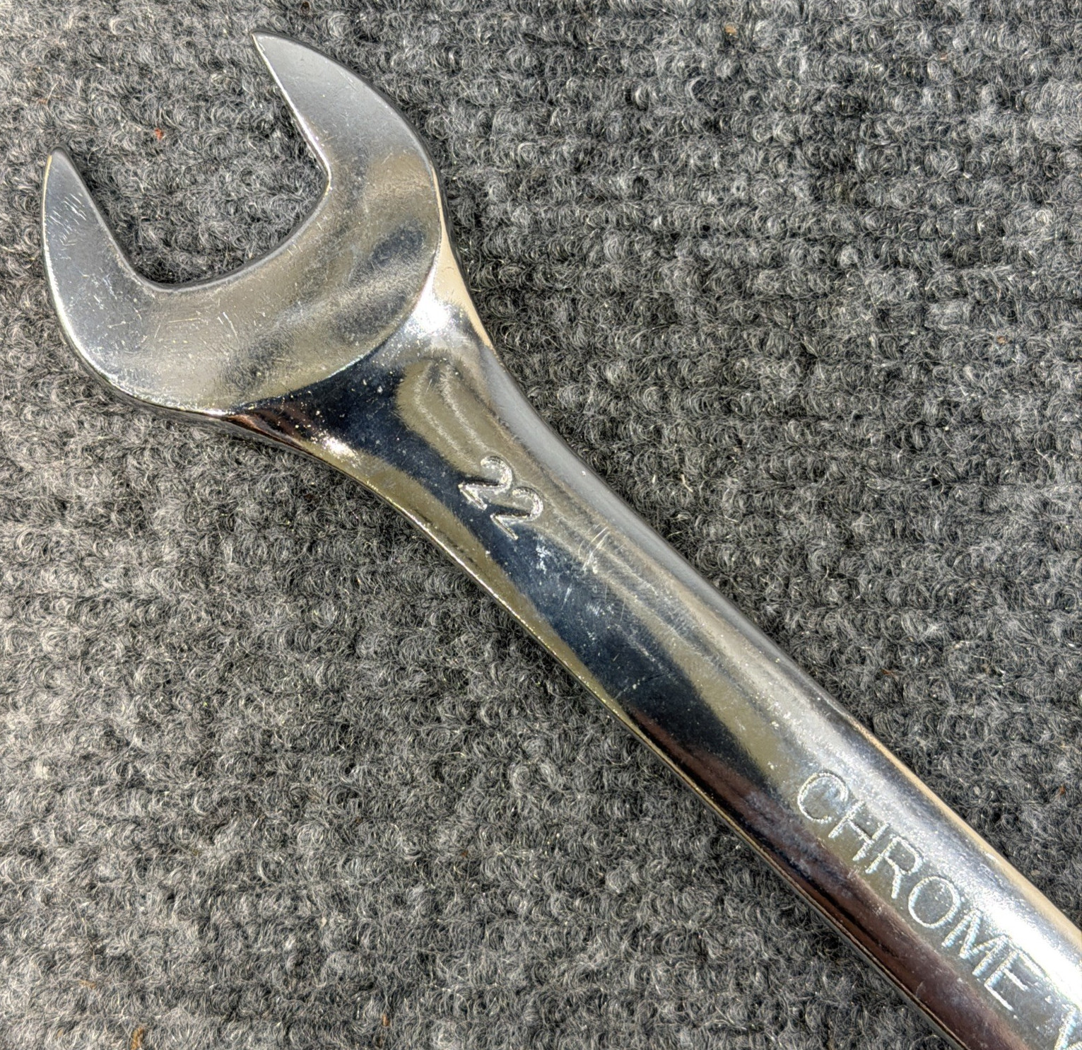 (1) Polished Chrome Vanadium 22mm Metric Combination 12 Point Wrench 10.5”