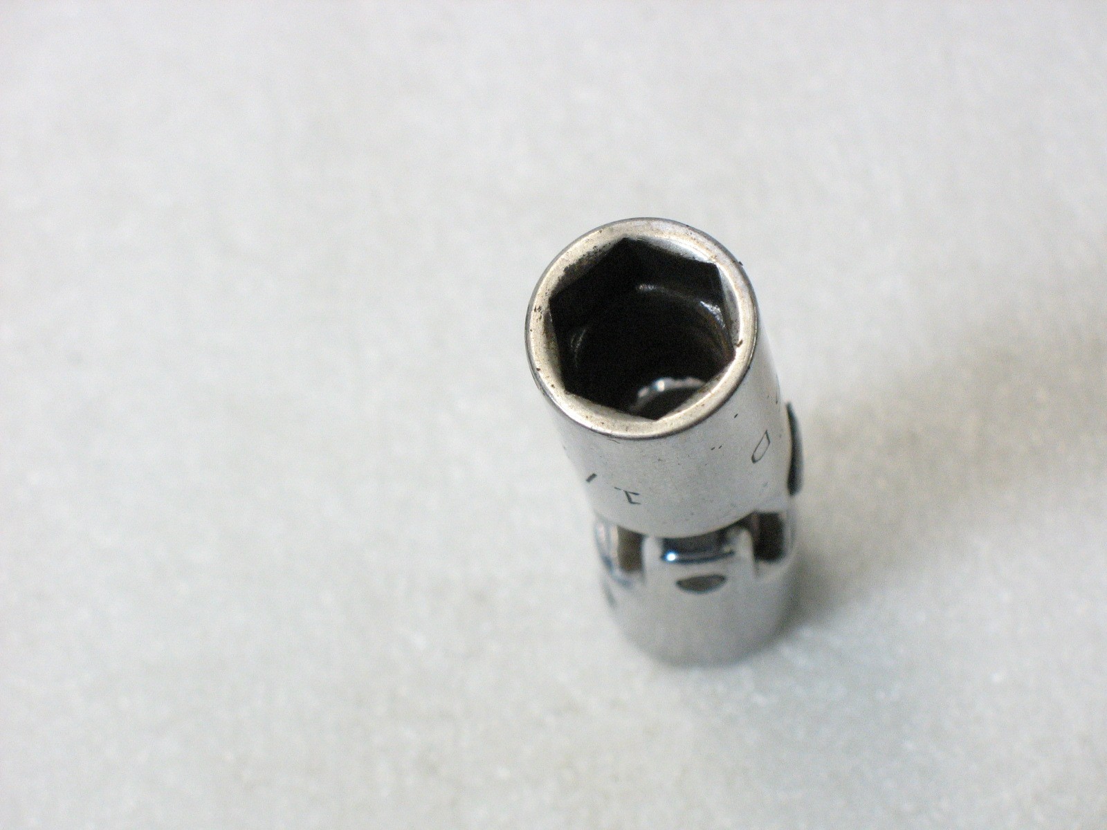 Mac Tools 1/2″ Deep 3/8″ Drive 6 Point Chrome Swivel Socket XU166D