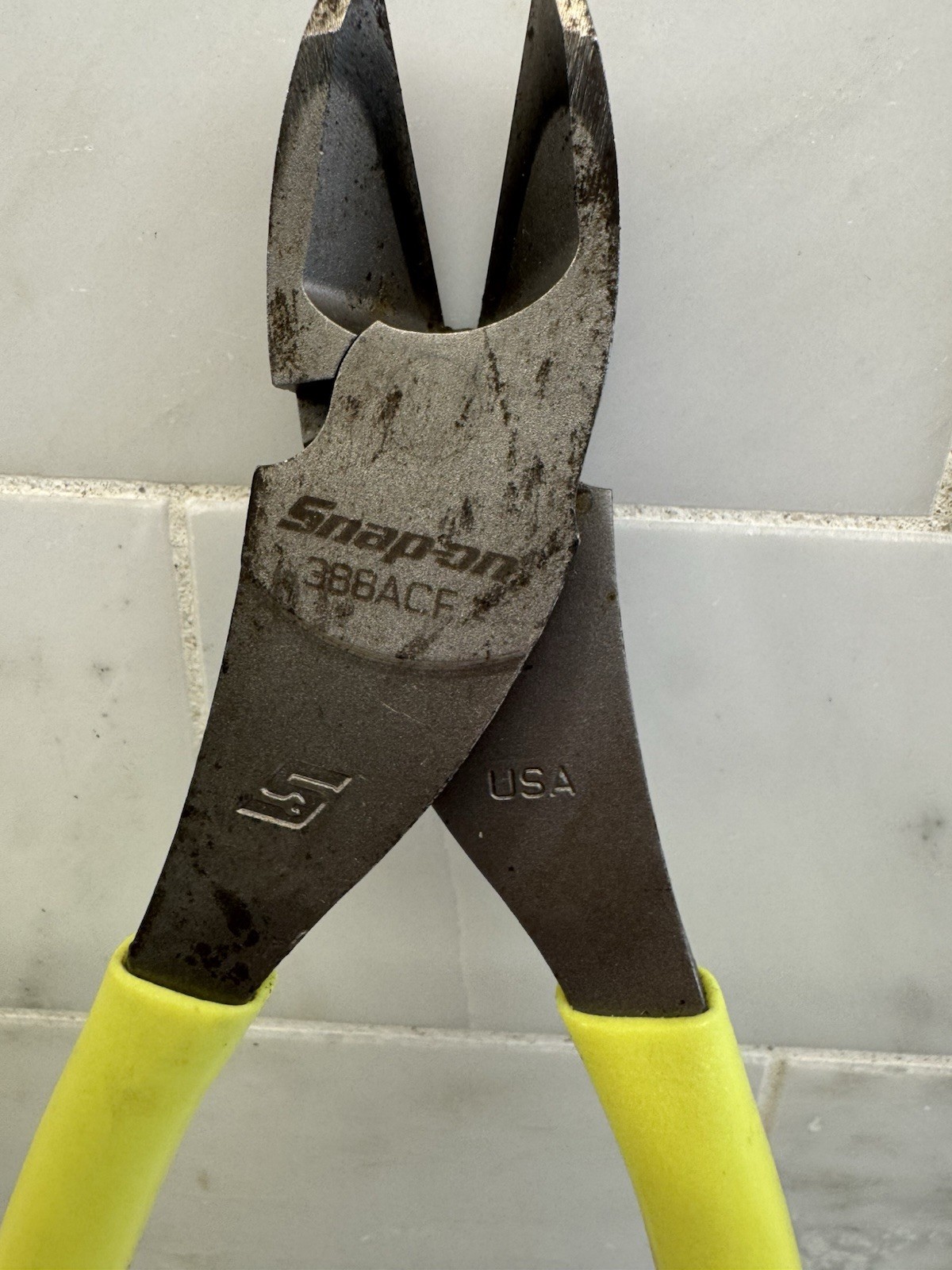 Snap-on Tools USA Hi Viz Soft Grip 8″ High-Leverage Diagonal Cutter 388ACFHV