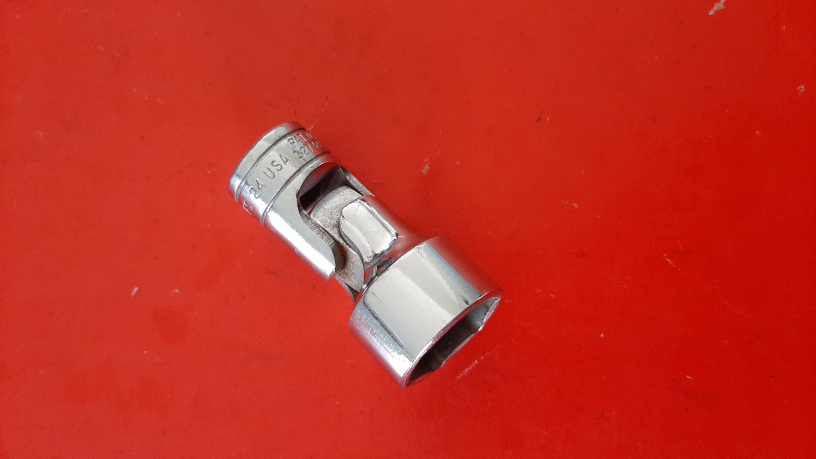 Nice! Snap on Tools USA 3/8″ Drive 3/4″ FS24 Universal Swivel Socket 6 Point 326