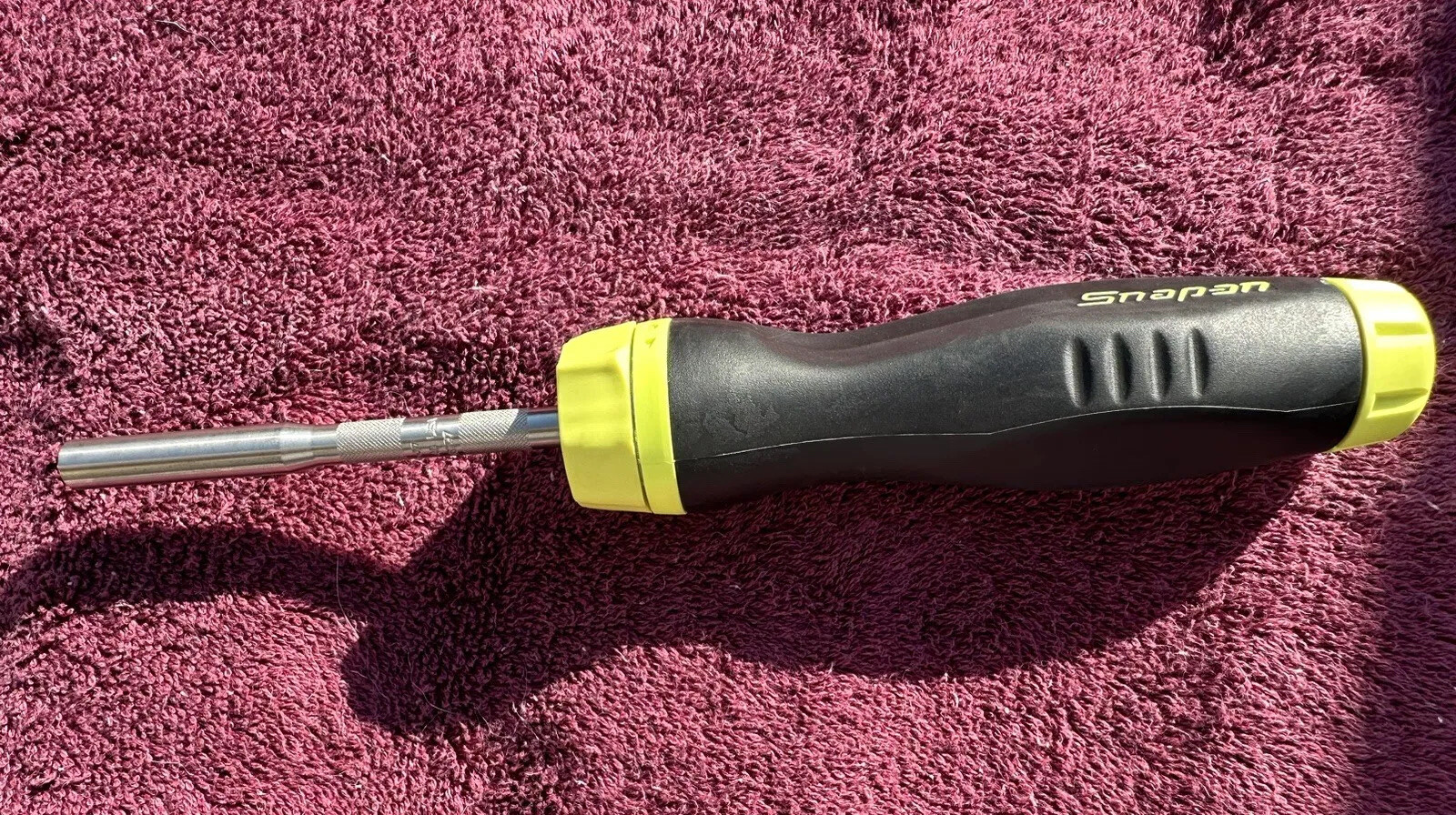 🟡 New Snap-On HI-VIZ Soft Grip Ratcheting Screwdriver w/ Bits SGDMRC44BHV