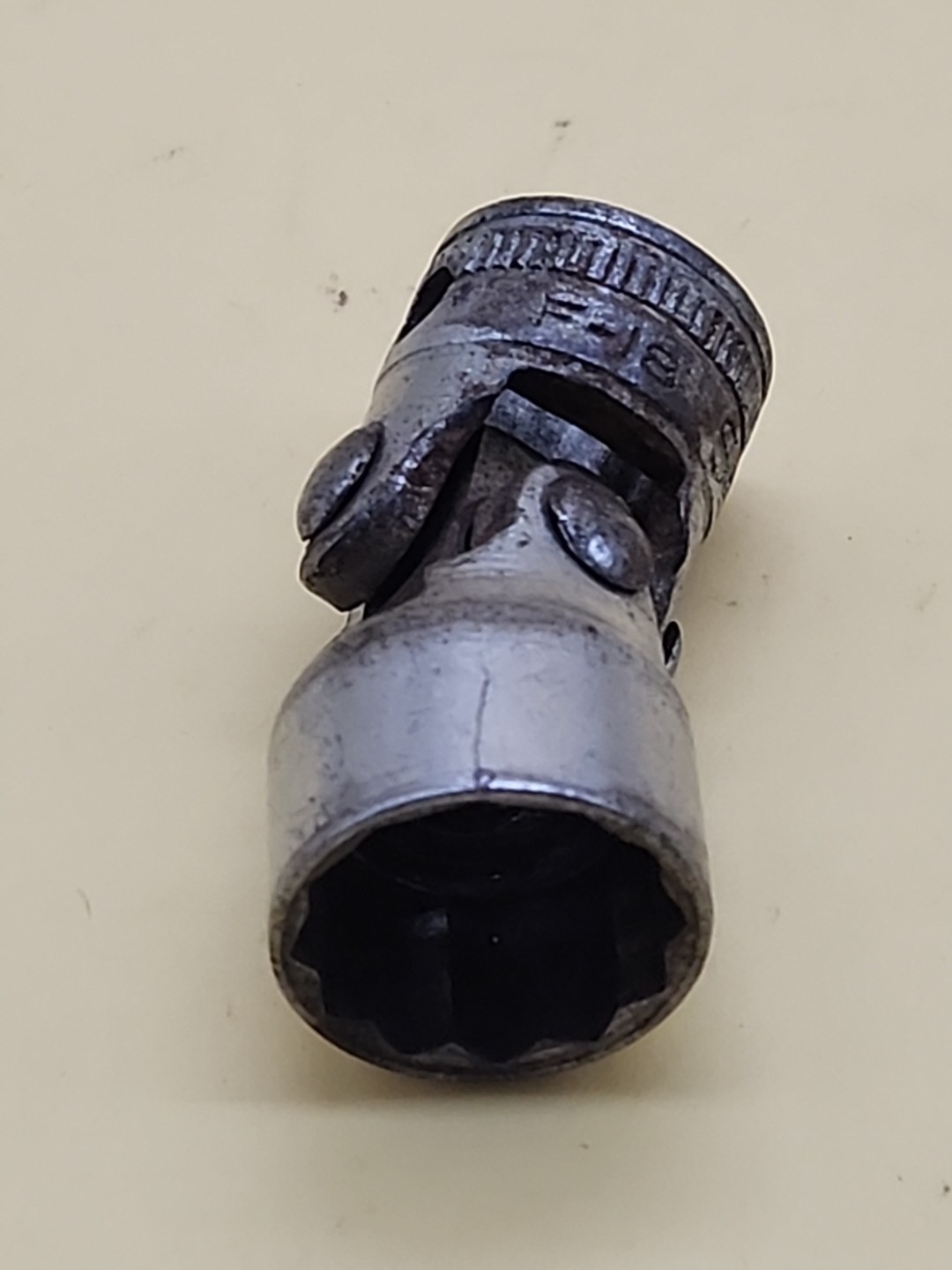Snap-on Tools F-18 9/16″12pt 3/8dr. Swivel Socket USA
