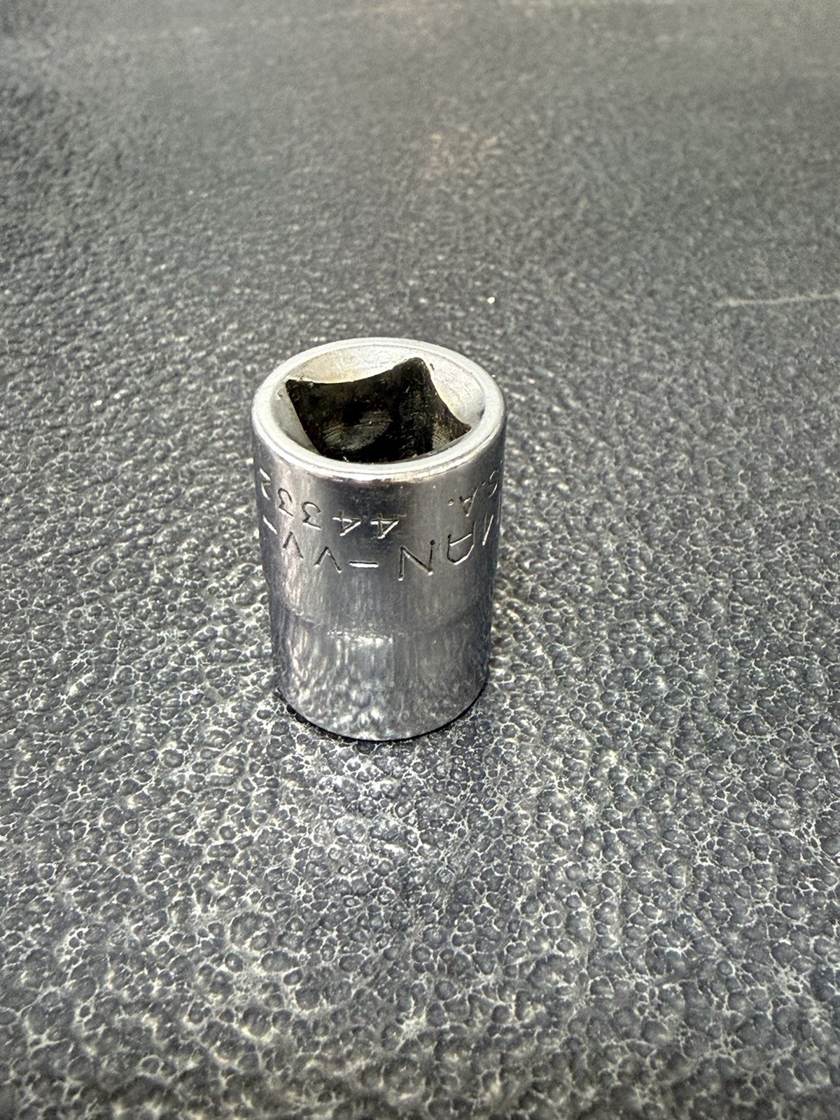 Vtg 7/16″ Craftsman VV-Series Part 44332 – 3/8″ Drive 12-Point Socket USA Made