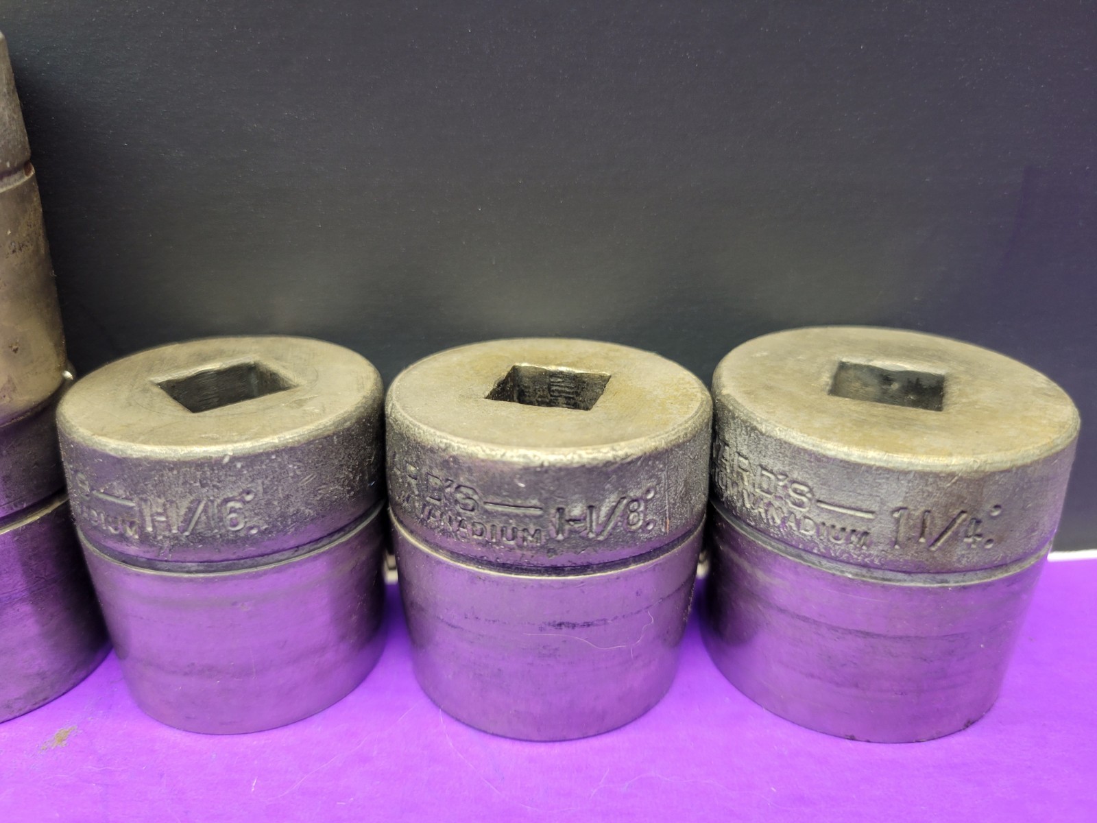 16 VINTAGE WARD’s 1/2 DRIVE SHALLOW SOCKET SET 12PT. 7/16″-7/8″ & 1″TO 1 1/4″