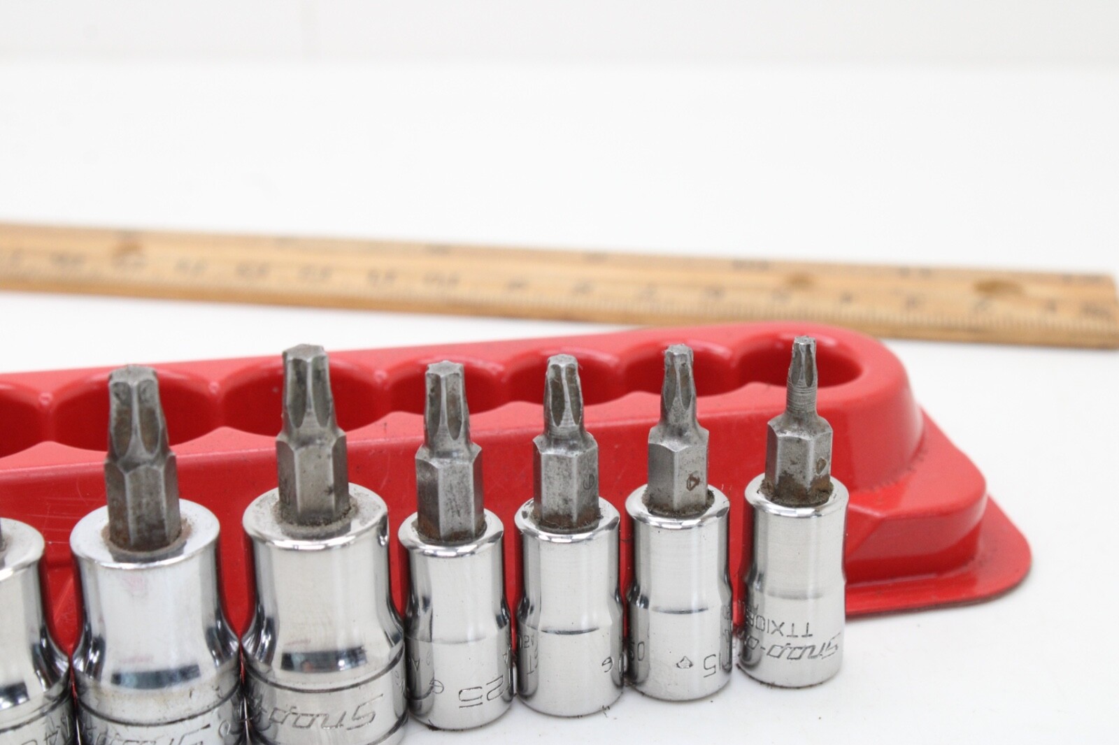 Snap On 212EFTXY T8-T55 12 Piece 1/4″/3/8″ Drive TORX Bit Standard Socket Set