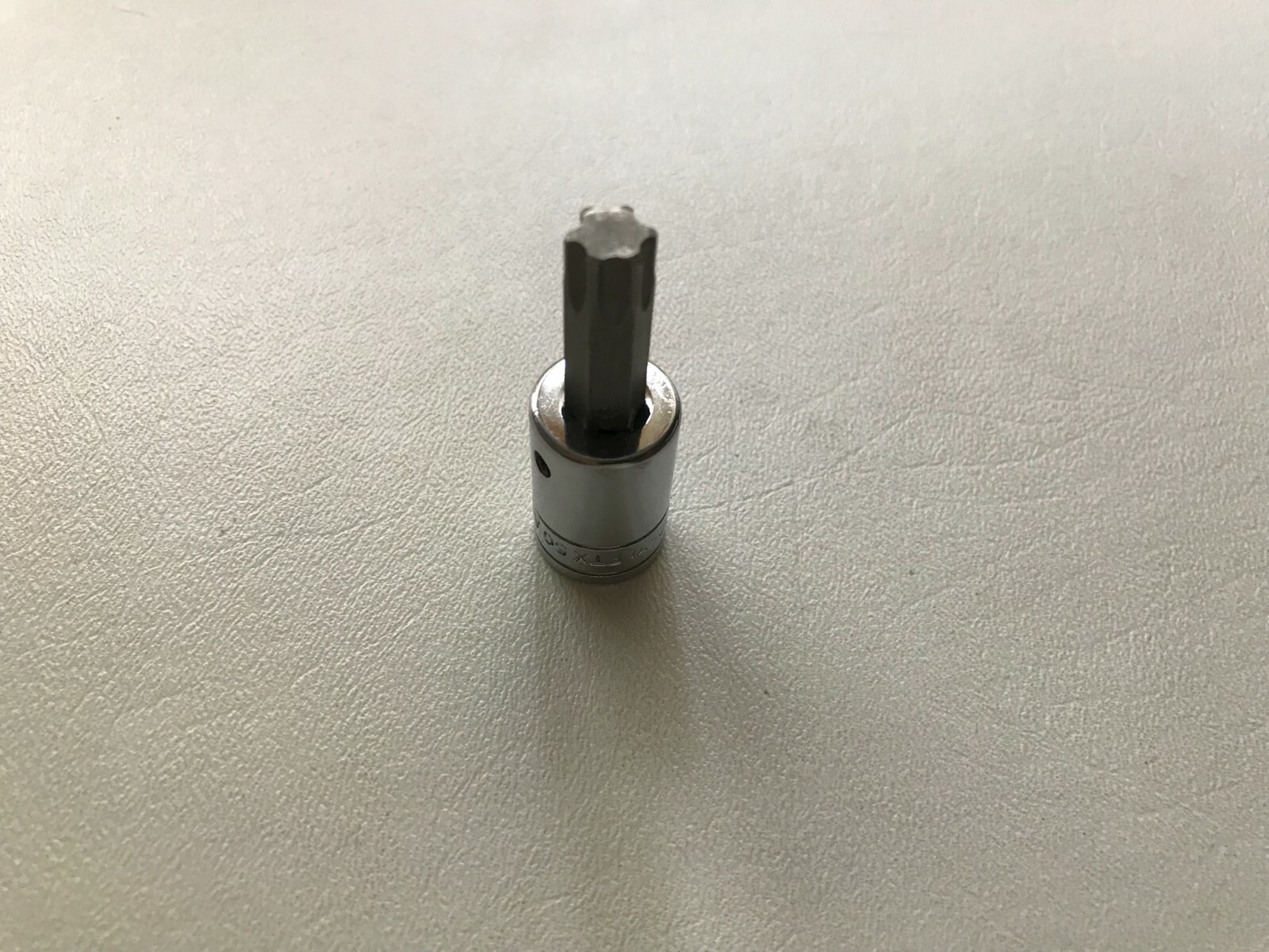 Snap-On Tools USA 3/8″ Drive T50 Std Torx Bit Chrome Socket FTX50C *NEW BIT*