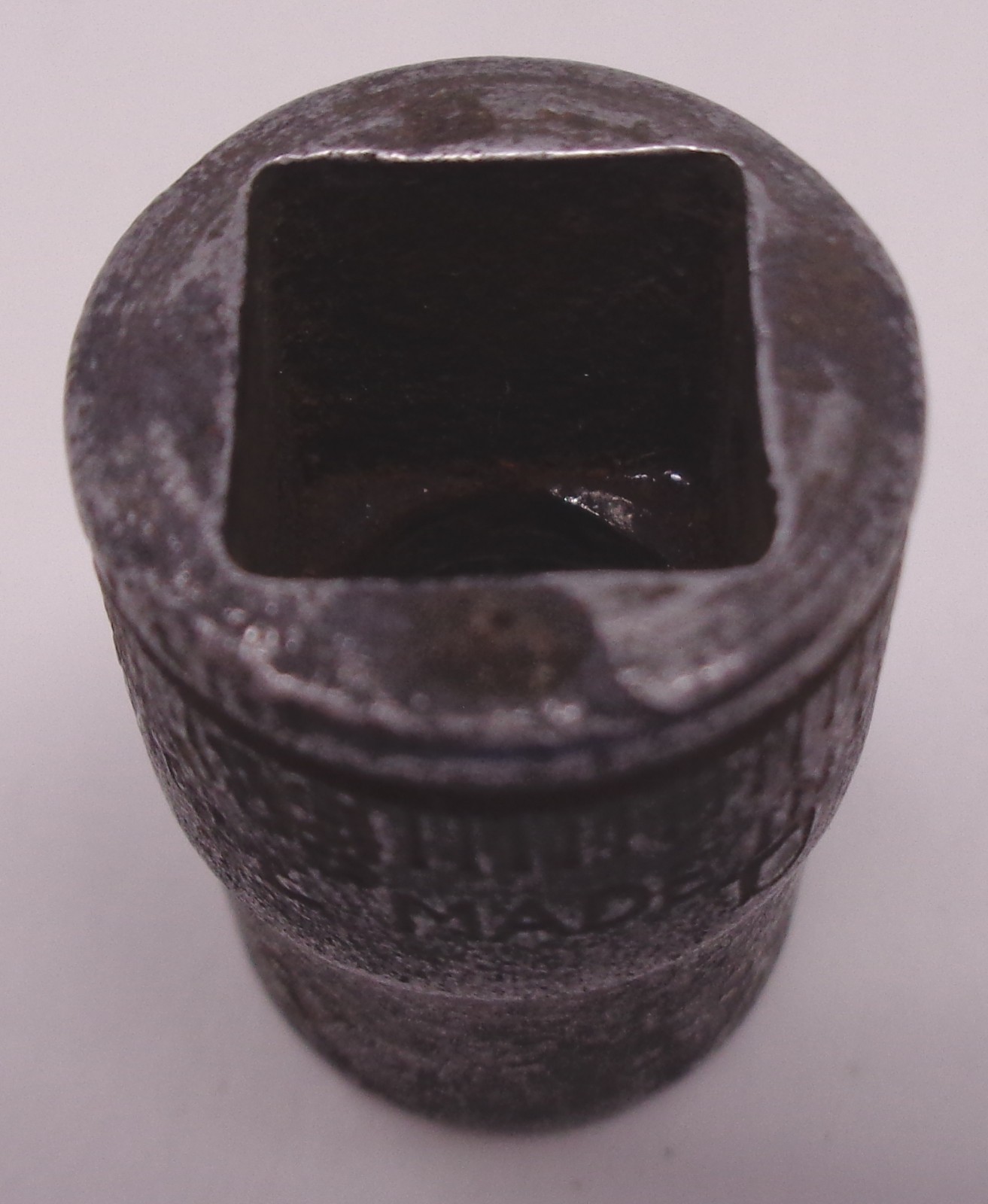 Snap-on USA F-140 SAE 3/8″ drive 7/16″ shallow 12 point socket: underline logo