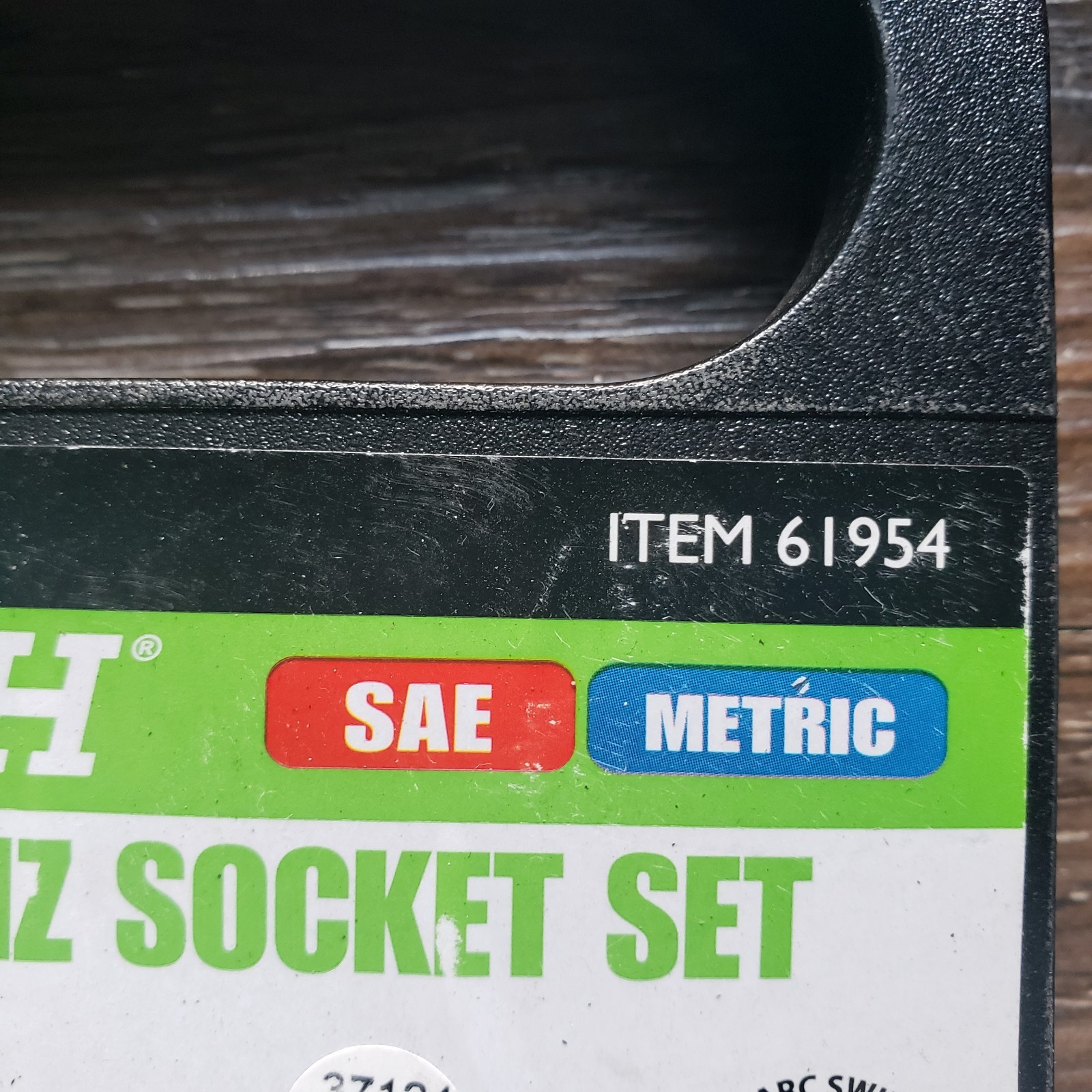 Pittsburgh 21-piece high-visibility 3/8″ drive SAE and metric socket set.