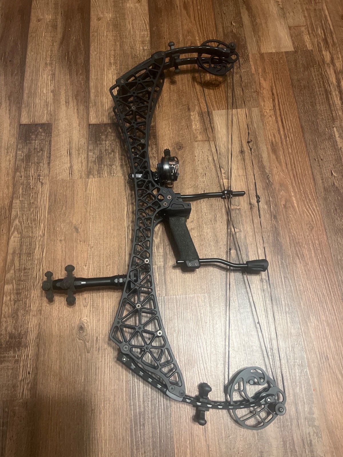 Gearhead Achery T30 aluminum compound hunting bow.