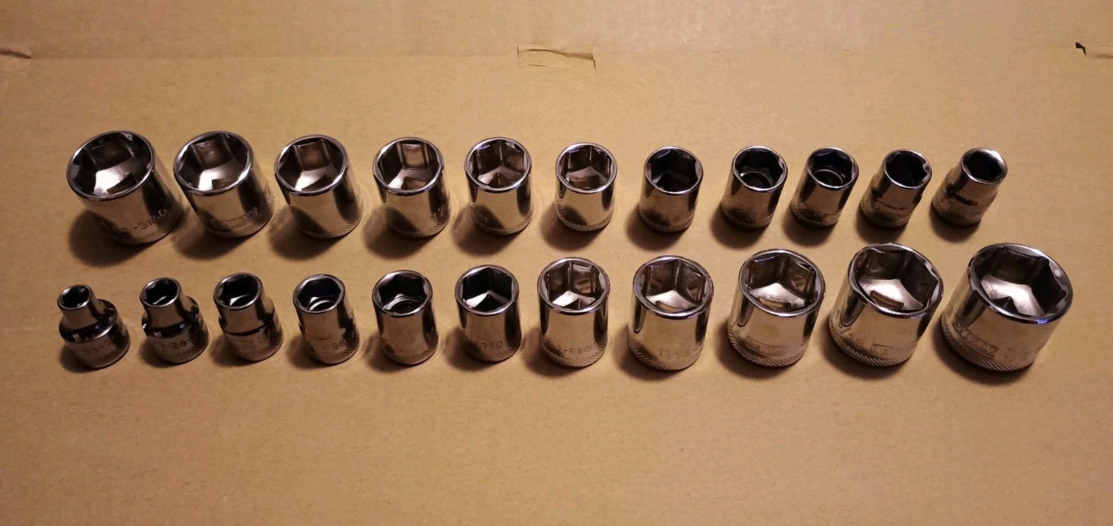 DeWalt 22 Piece METRIC and SAE 6 Point Socket Set For 3/8″ Inch Drive