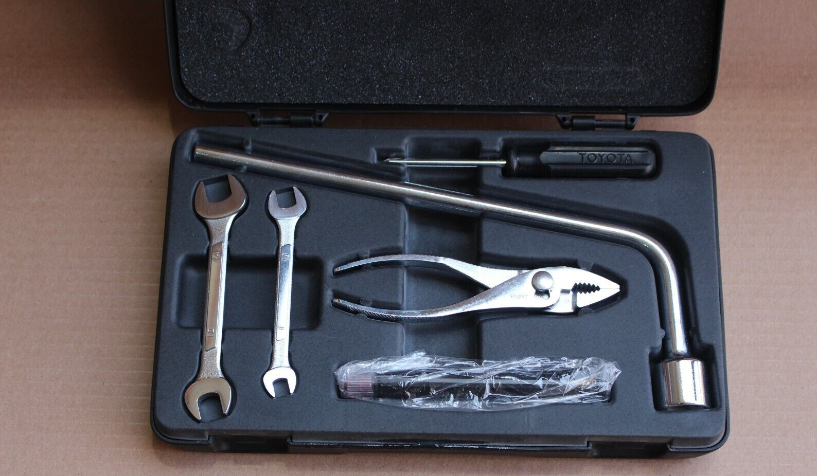 Lexus Ls430, Ls400 Emergency Lug Wrench Toyota OEM Tool Kit