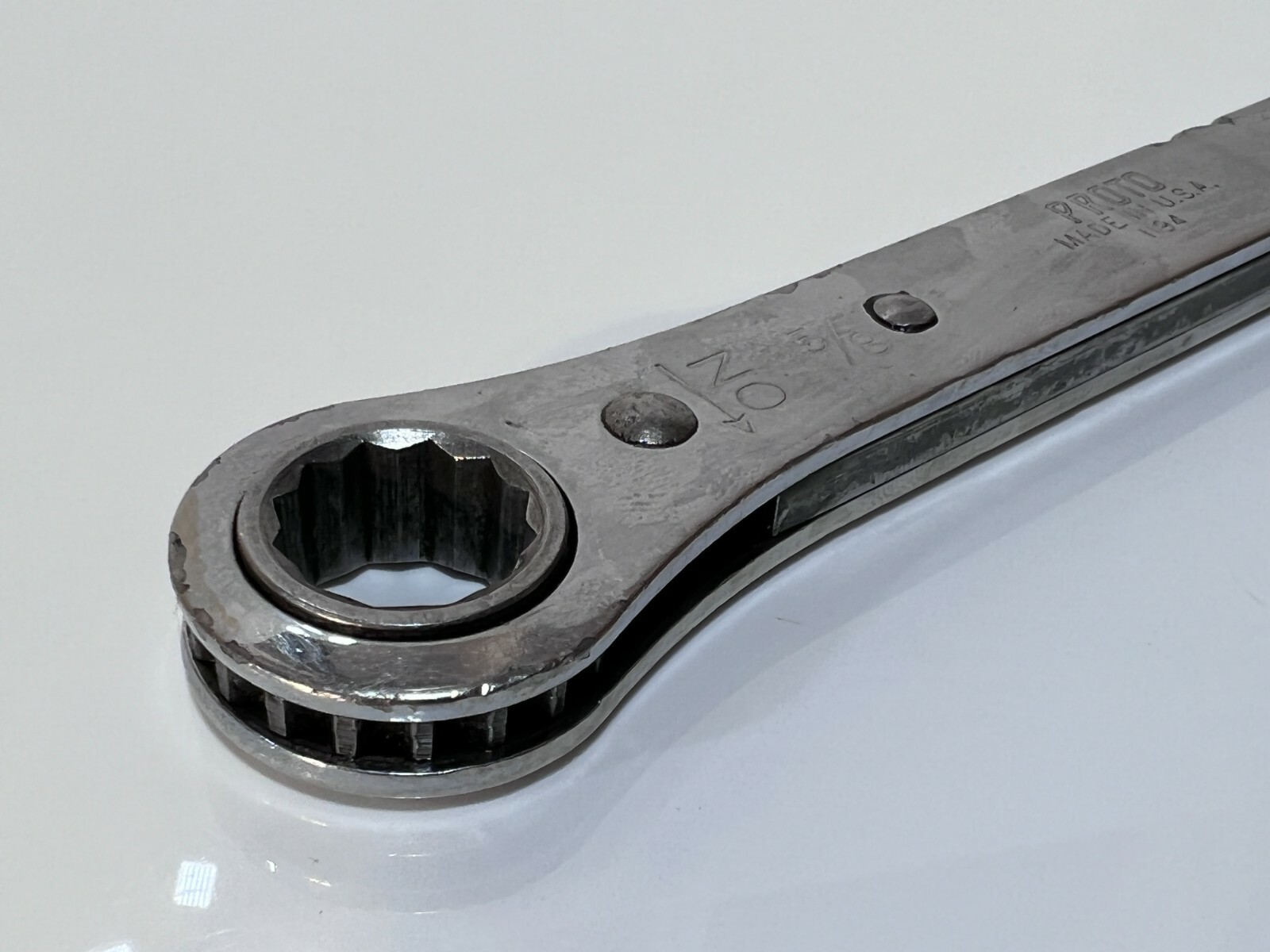 PROTO No. 1194 SAE 5/8″ x 11/16″ Box-End Ratcheting Wrench – 12 Point – USA Made