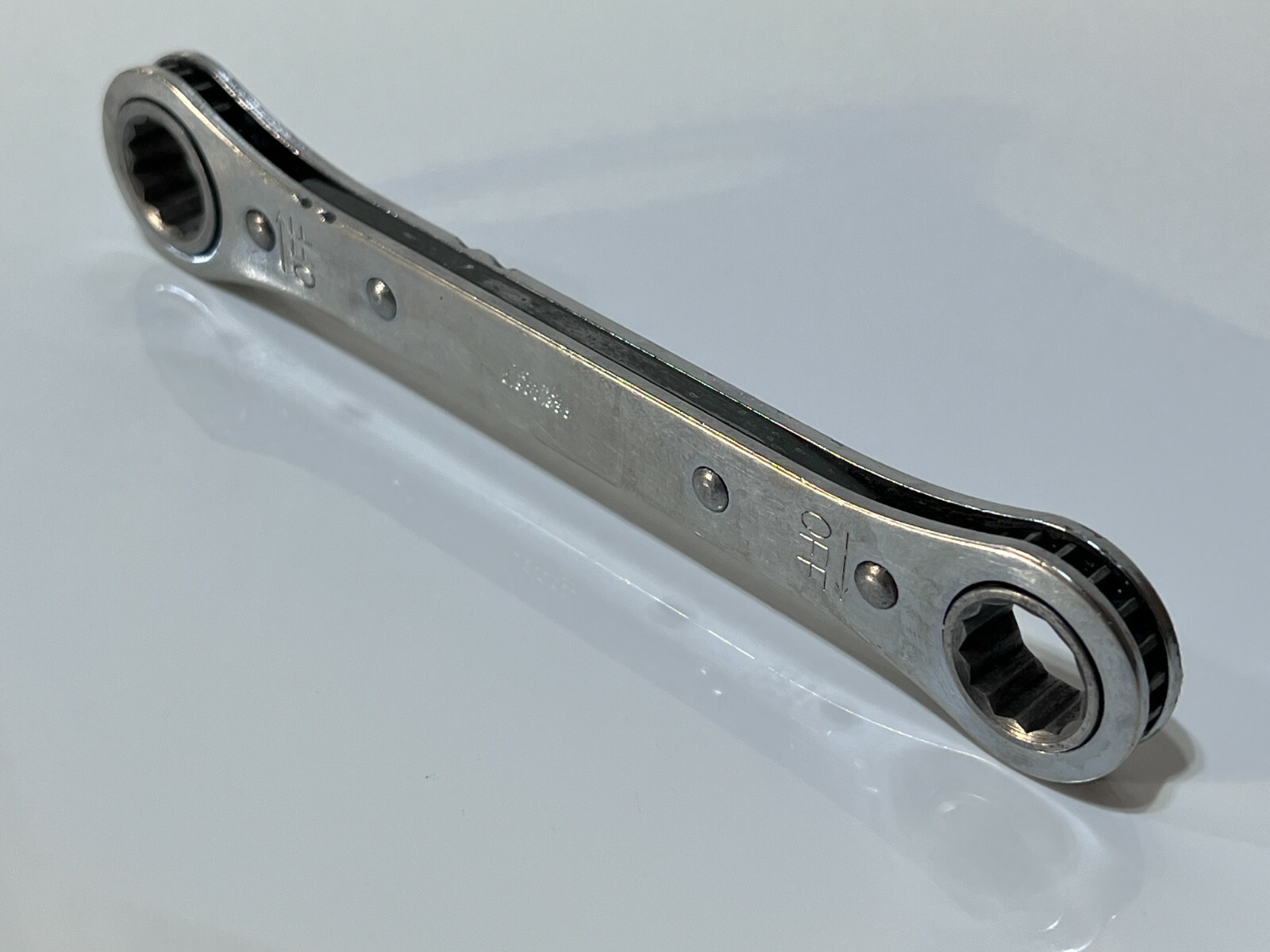 PROTO No. 1194 SAE 5/8″ x 11/16″ Box-End Ratcheting Wrench – 12 Point – USA Made