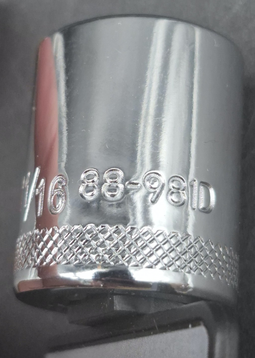 DeWalt 11/16″ – 3/8″ DR. Shallow Polished Chrome Socket 88-981D 6Pt Free Ship