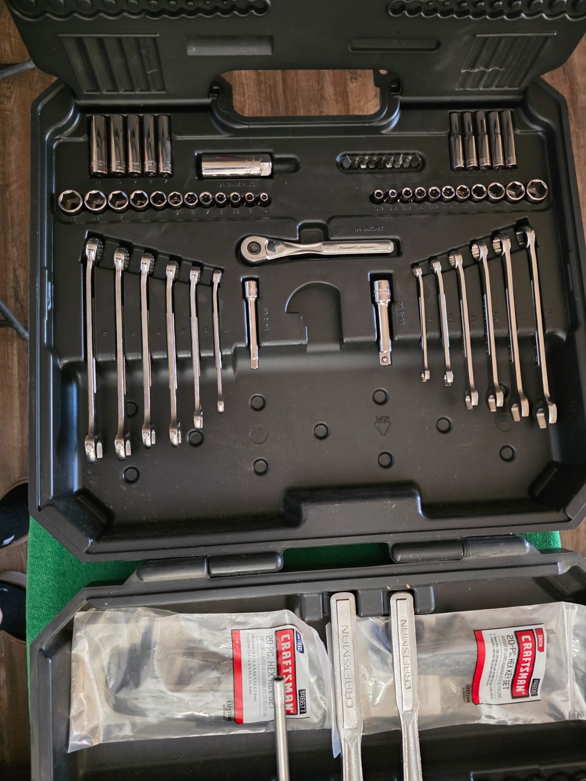 Craftsman 154 pc. socket set SAE/Metric sizes complete with case