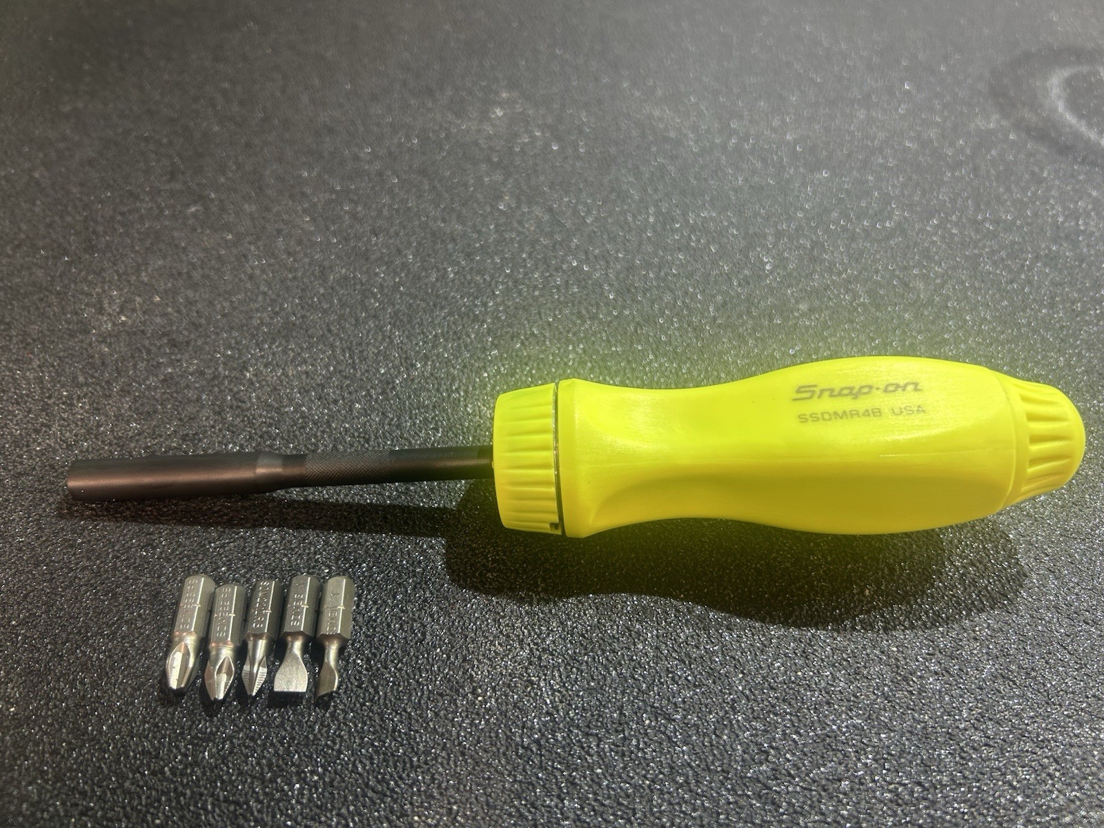 Rare Snap-On Ratcheting Screwdriver And Bits Hi-vis Yellow Black Shank SDDMR4BHV