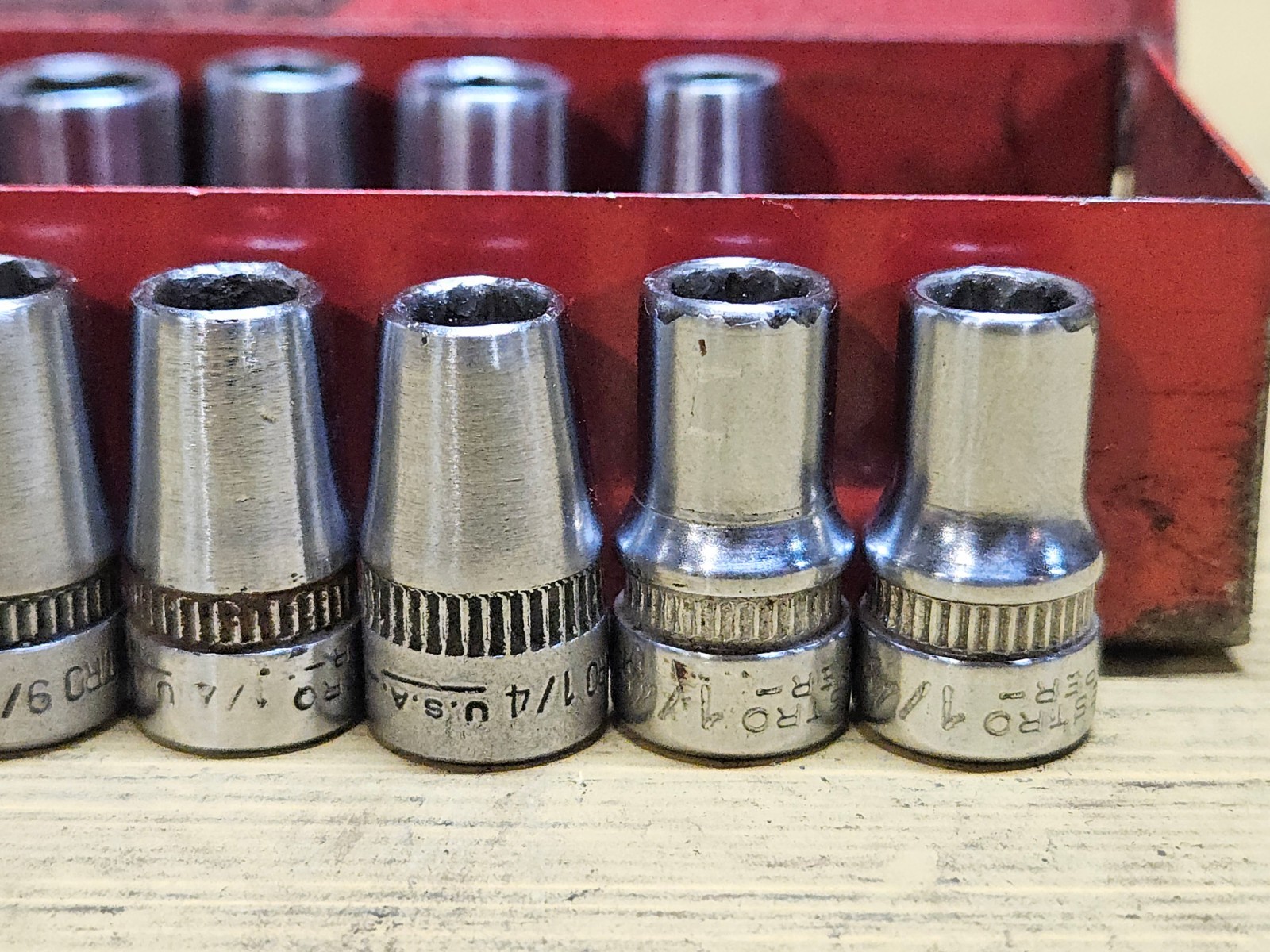Vintage Indestro No. 7600 1/4” Drive Socket Set w/Metal Box Ratchet Bar Sockets