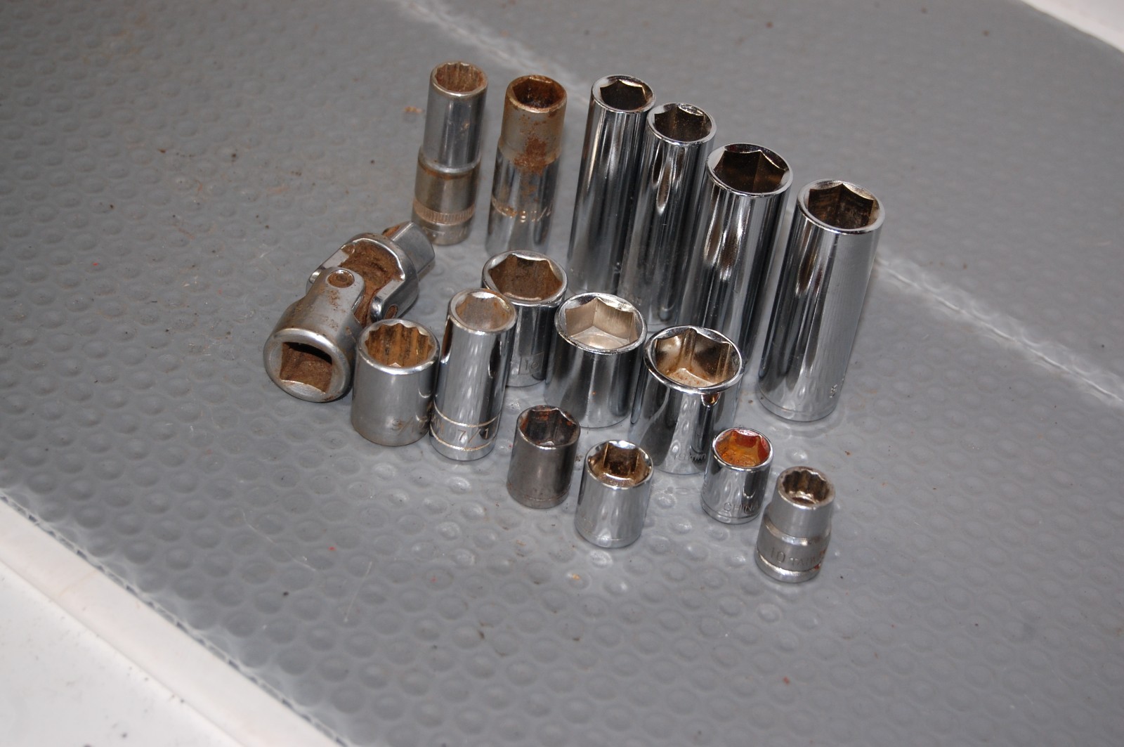 B9 3/8, 1/4, Dr Sockets Sae & Metric Sockets 15 Total & 1/2″ drive Swivel