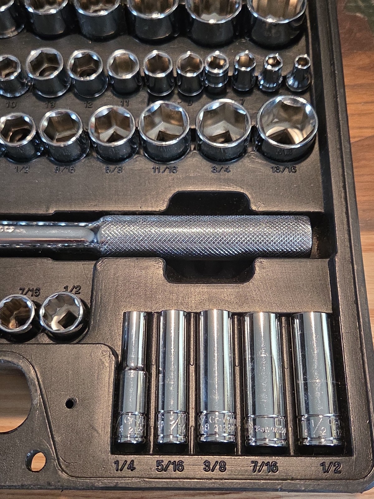 Benchtop 100 Piece Mechanics Tool Socket Set 1/4” 3/8” 1/2” Drive Metric & SAE