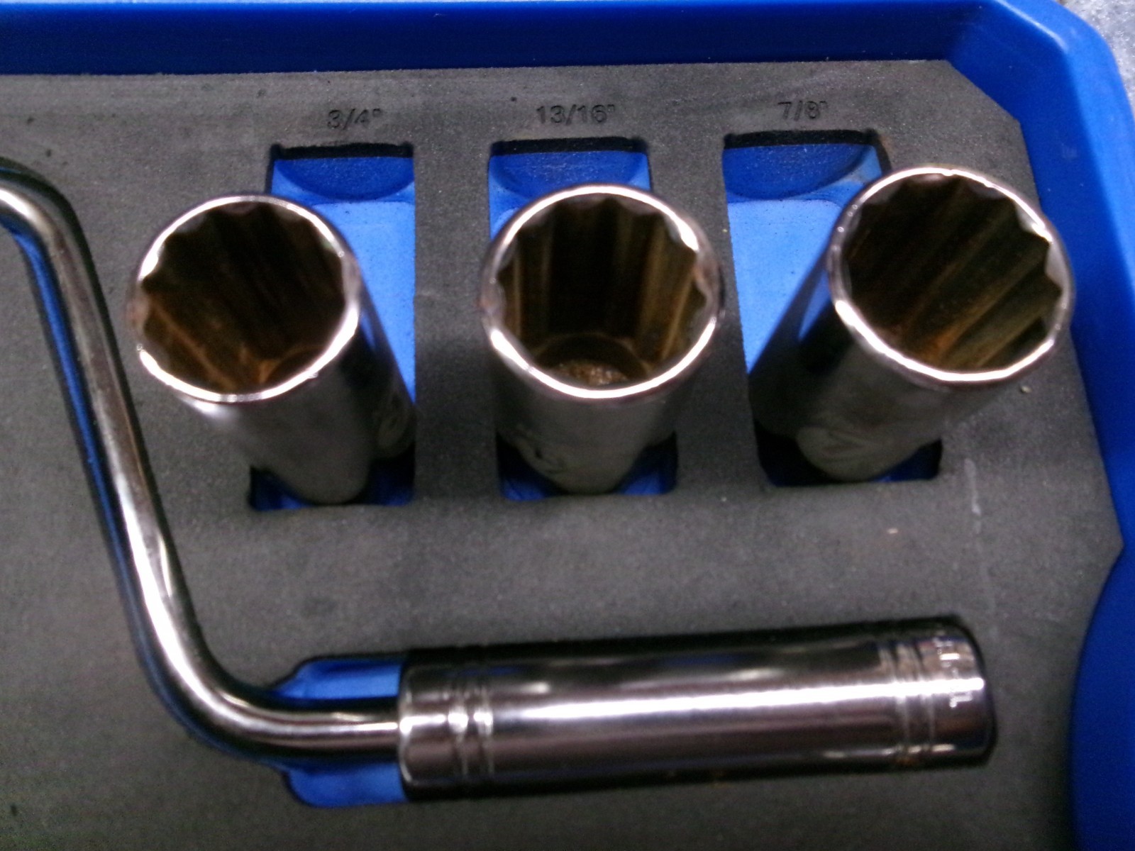 Armstrong Tools USA 33-Piece 3/8″ Drive Socket Set with Foam + Case No 15-320