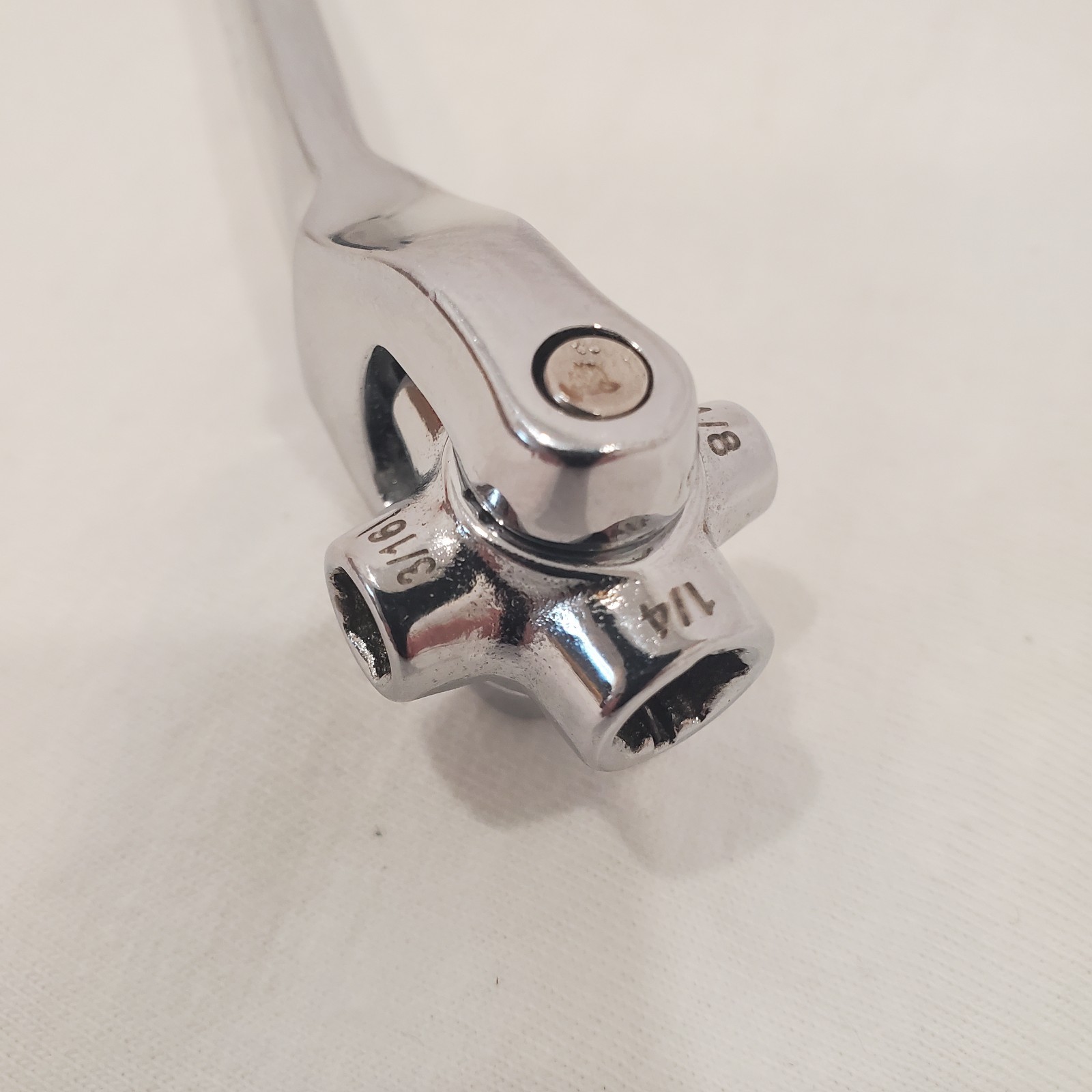 Craftsman Dogbone 35740-AB 8 In 1 Swivel Wrench 1/8″ to 3/8″