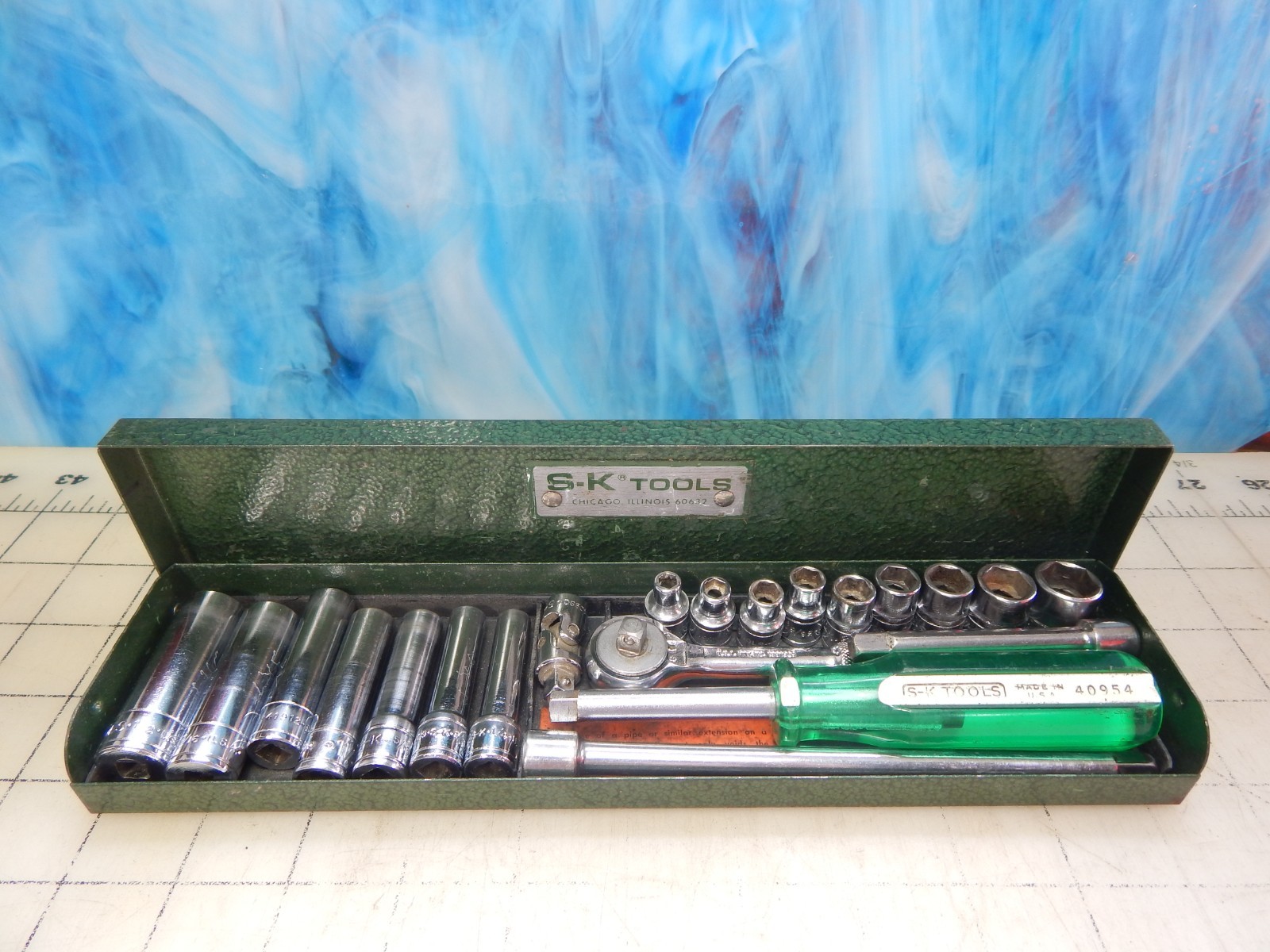 Vintage S-K Tools 4921 21 Pc. 1/4″ Dr. Socket Set & Metal Box, Ratchet, Deep SAE