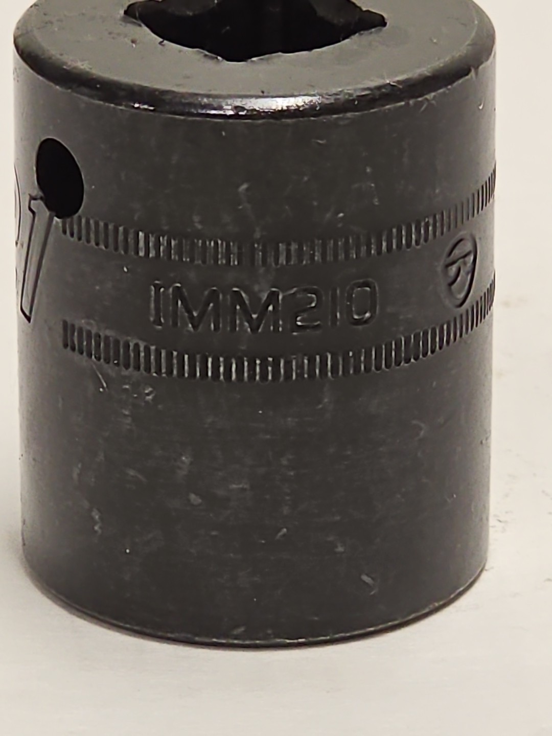 Snap-on Tools USA 1/2″ Drive 21mm Metric shallow 6pt Impact Socket IMM210