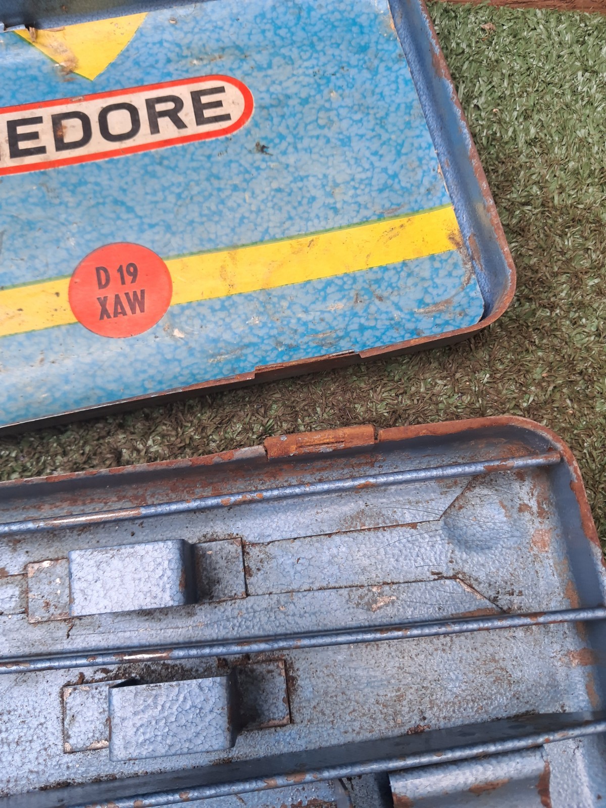 Vintage Gedore Socket Set D19 XAW Old Tools DAMAGED METAL BOX (#145)