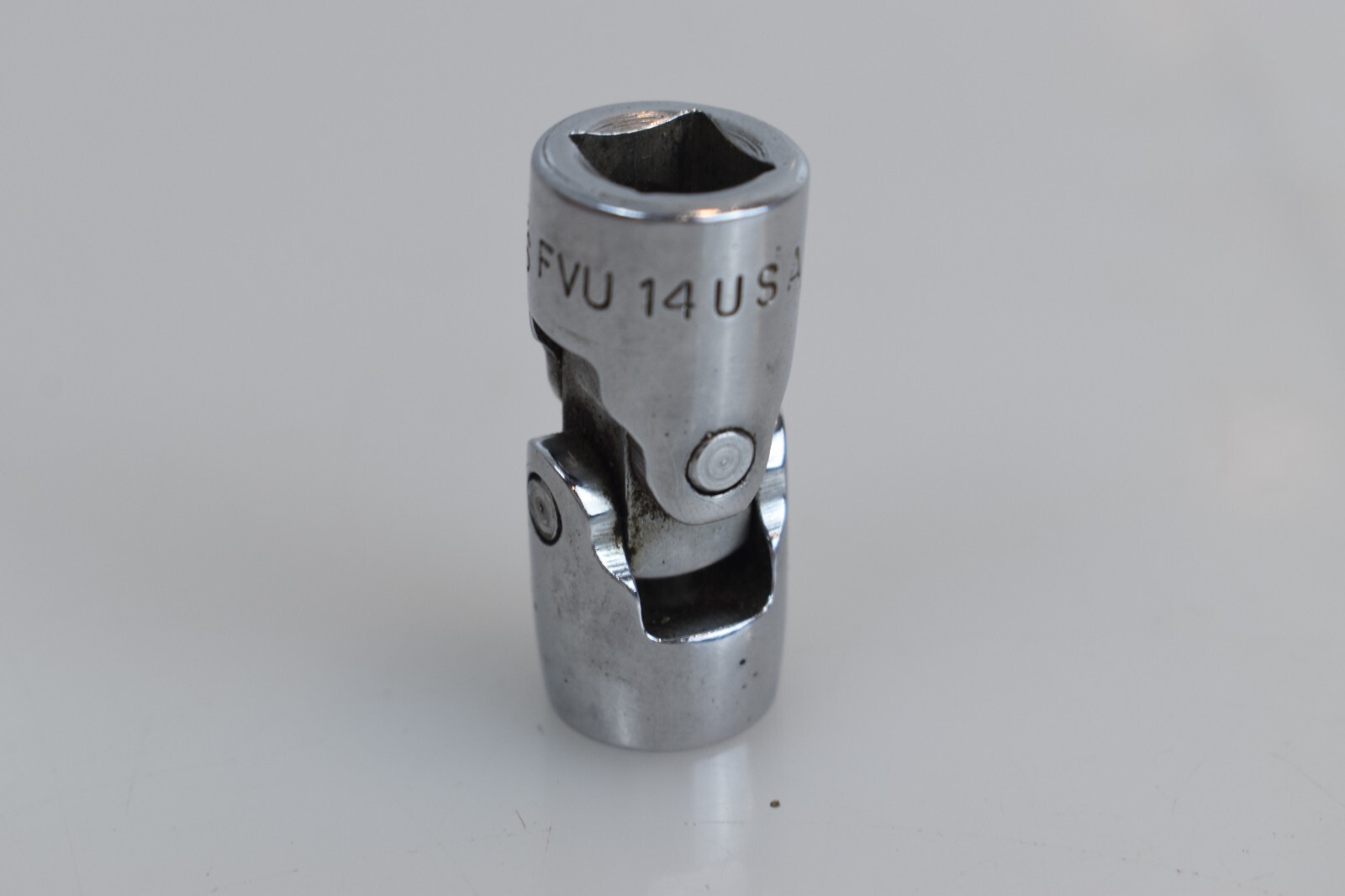 Snap On Tools FVU14 7/16″ SAE Shallow Universal Socket 3/8″ Drive 12 Point USA