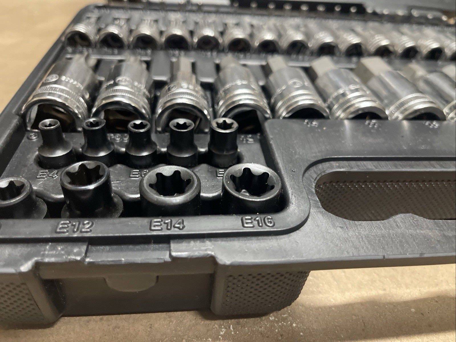 GEARWRENCH 80742 Master SAE/Metric Hex And Torx Bit Socket Set – 84 Pc.