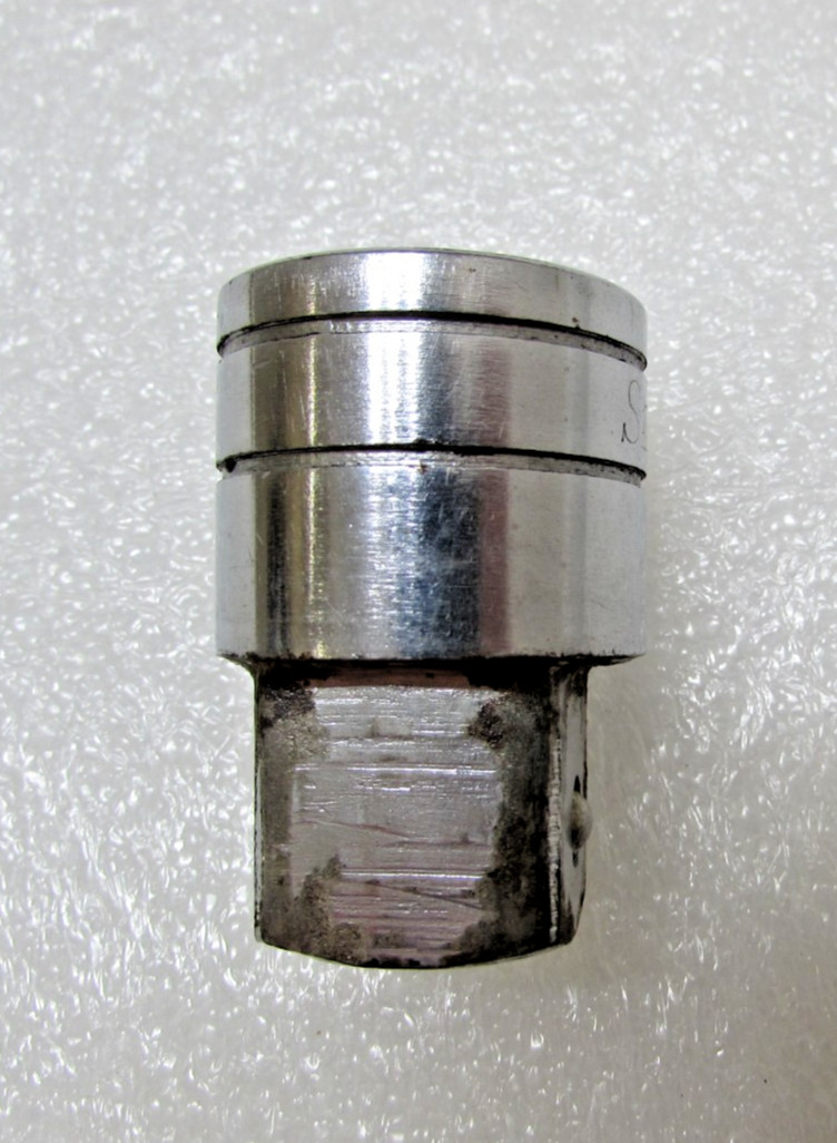 Snap-On LA12Drive Socket Adapter Reducer 1/2″ Female to 3/4″ Male w/ Lock Button