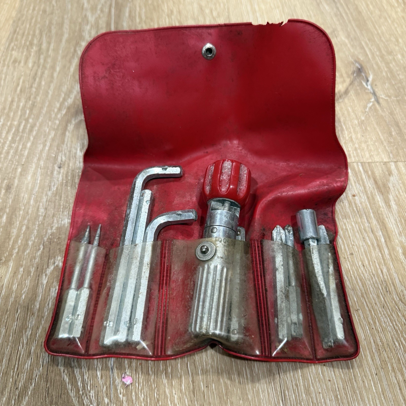 Vintage Ratchet Socketool Reversing 1/4″ Hex Ratcheting Screwdriver, 3-7/8″ USA