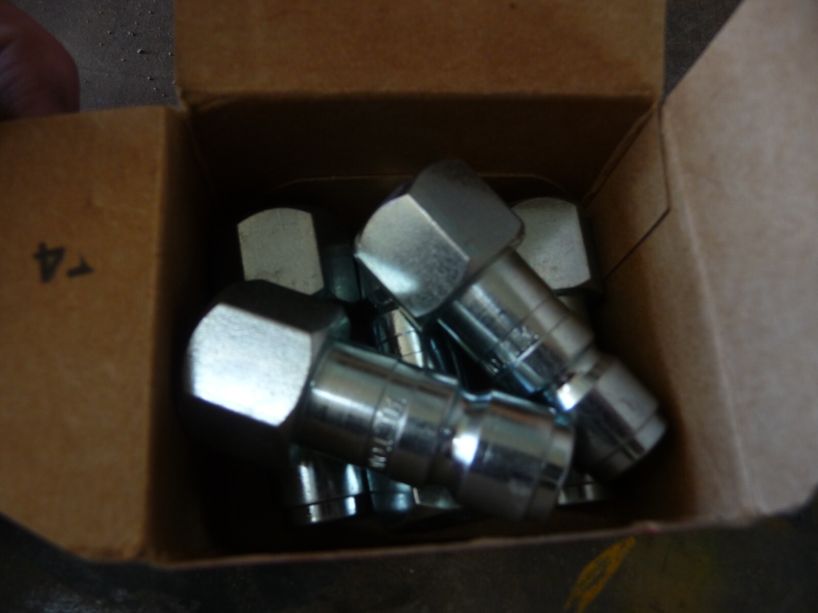 Milton Industries 1820 3/8″ NPT Female G-style Plug Box of 5