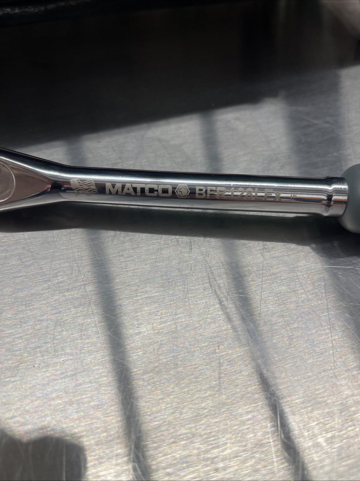 NEW! Matco Tools BFR128LFSG 3/8″ DRIVE 12-1/2″ LOCKING FLEX HEAD RATCHET Grey