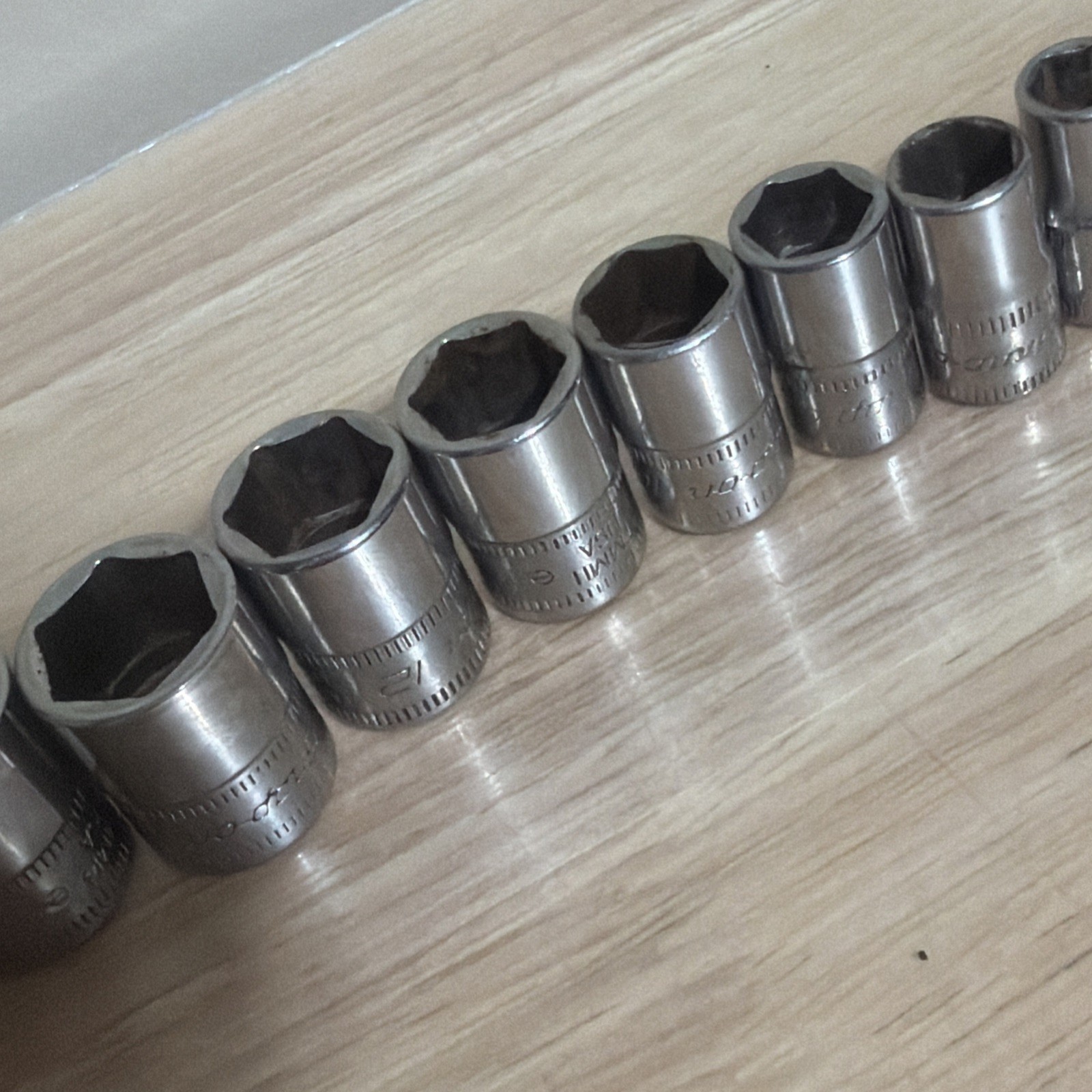 Snap-on™ 1/4″ drive 5 thru 15 mm 6-point Shallow Socket Set 112TMMY