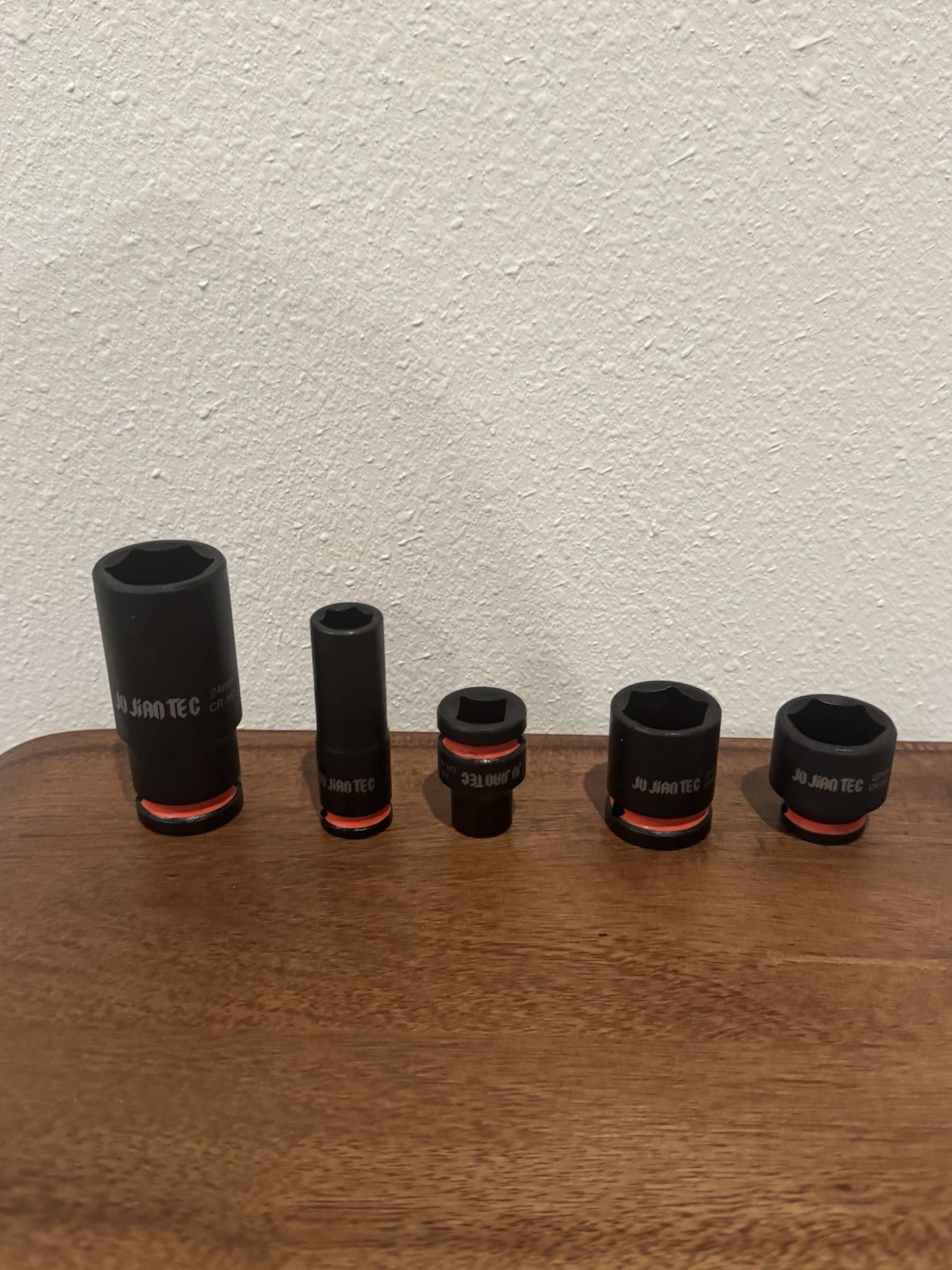 Set of 5 Jujentec 6 point sockets- varying sizes (3/8 in, 1/2 in, 21mm, 22mm, 24