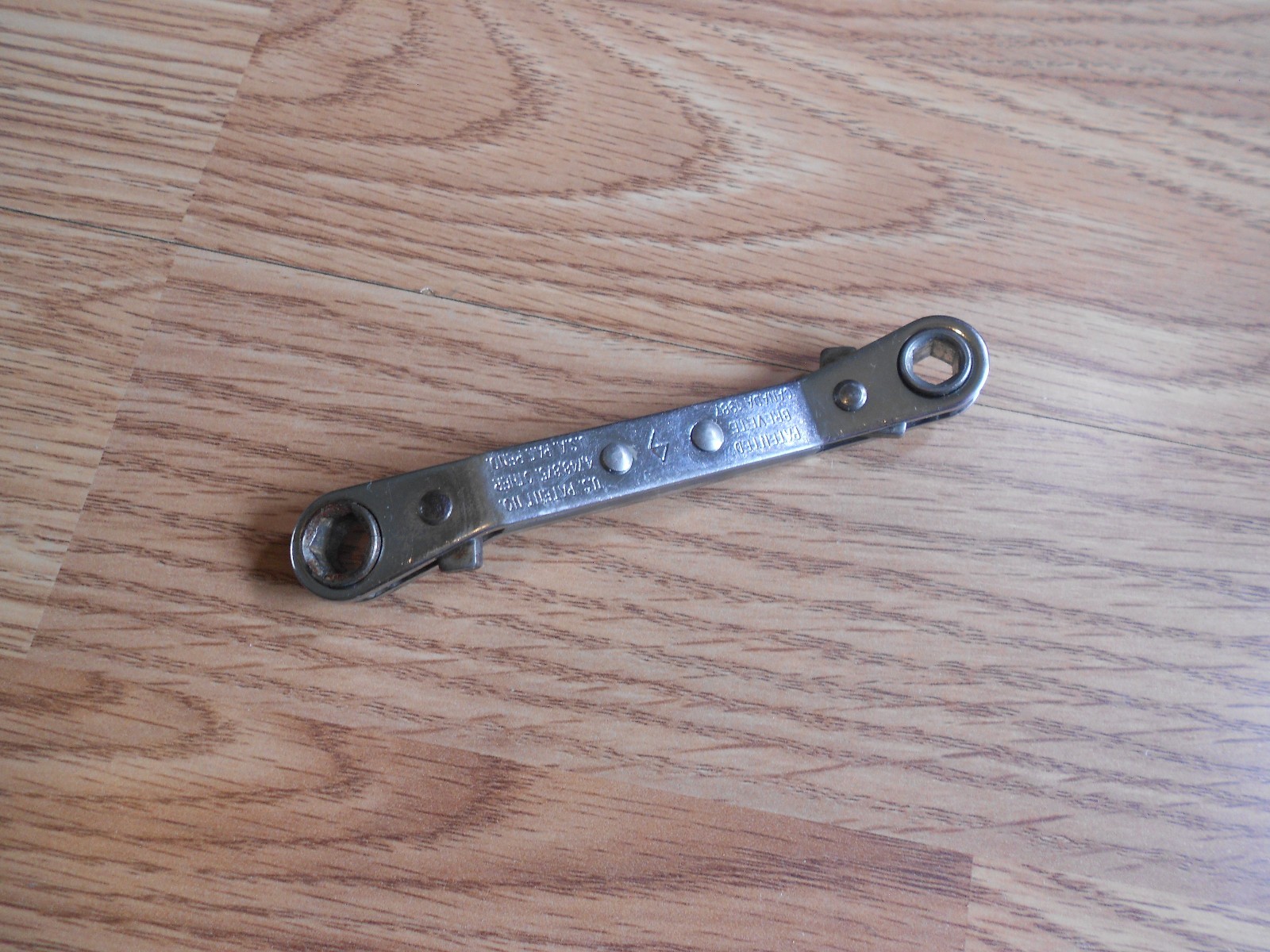1 MAC TOOLS ROW0810 1/4″ x 5/16 6pt Reversible Ratcheting Offset Box Wrench USA
