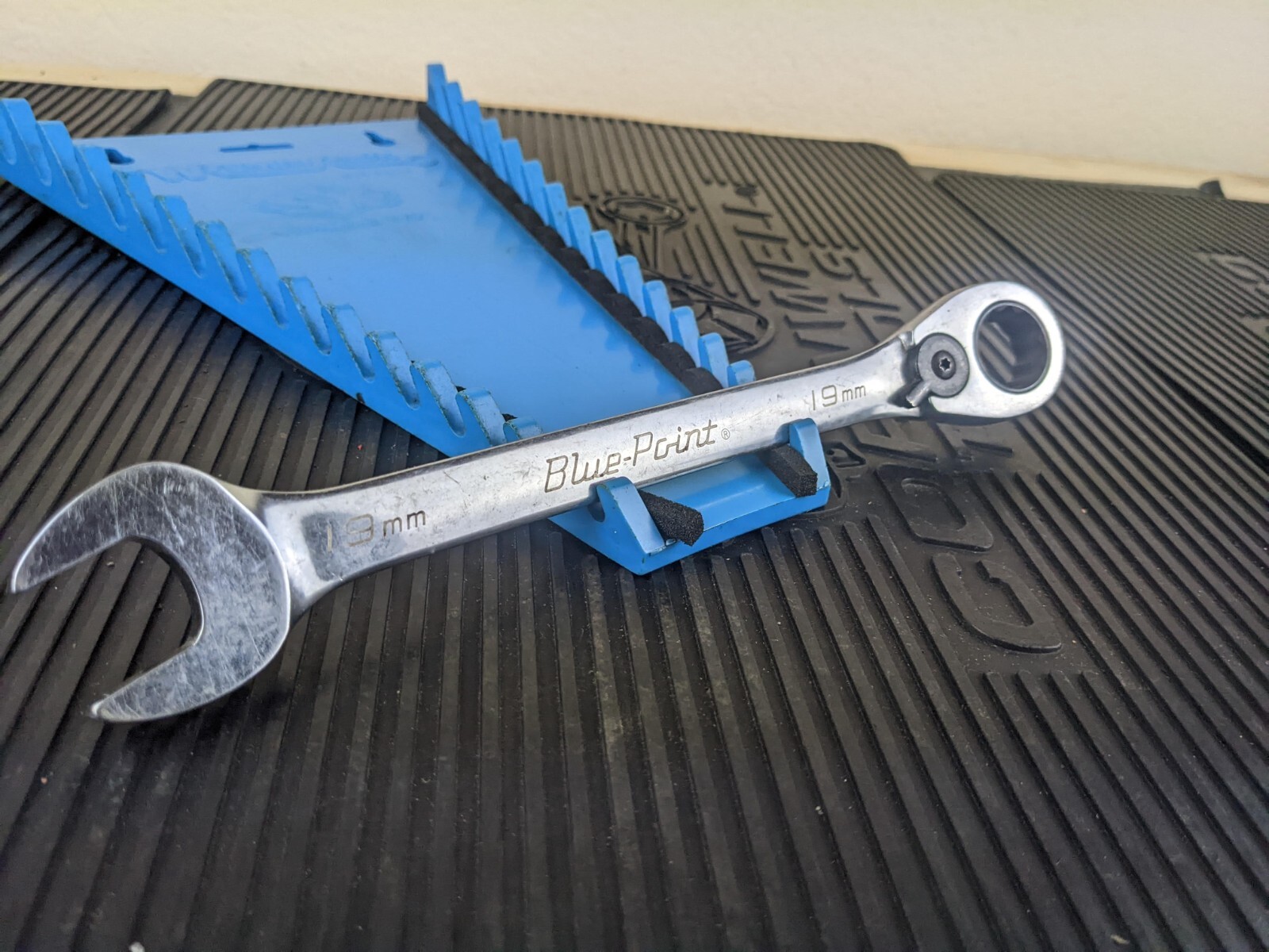 #at722 Blue Point BOERM19 19mm 12-Point Metric 15° Offset Ratcheting Wrench