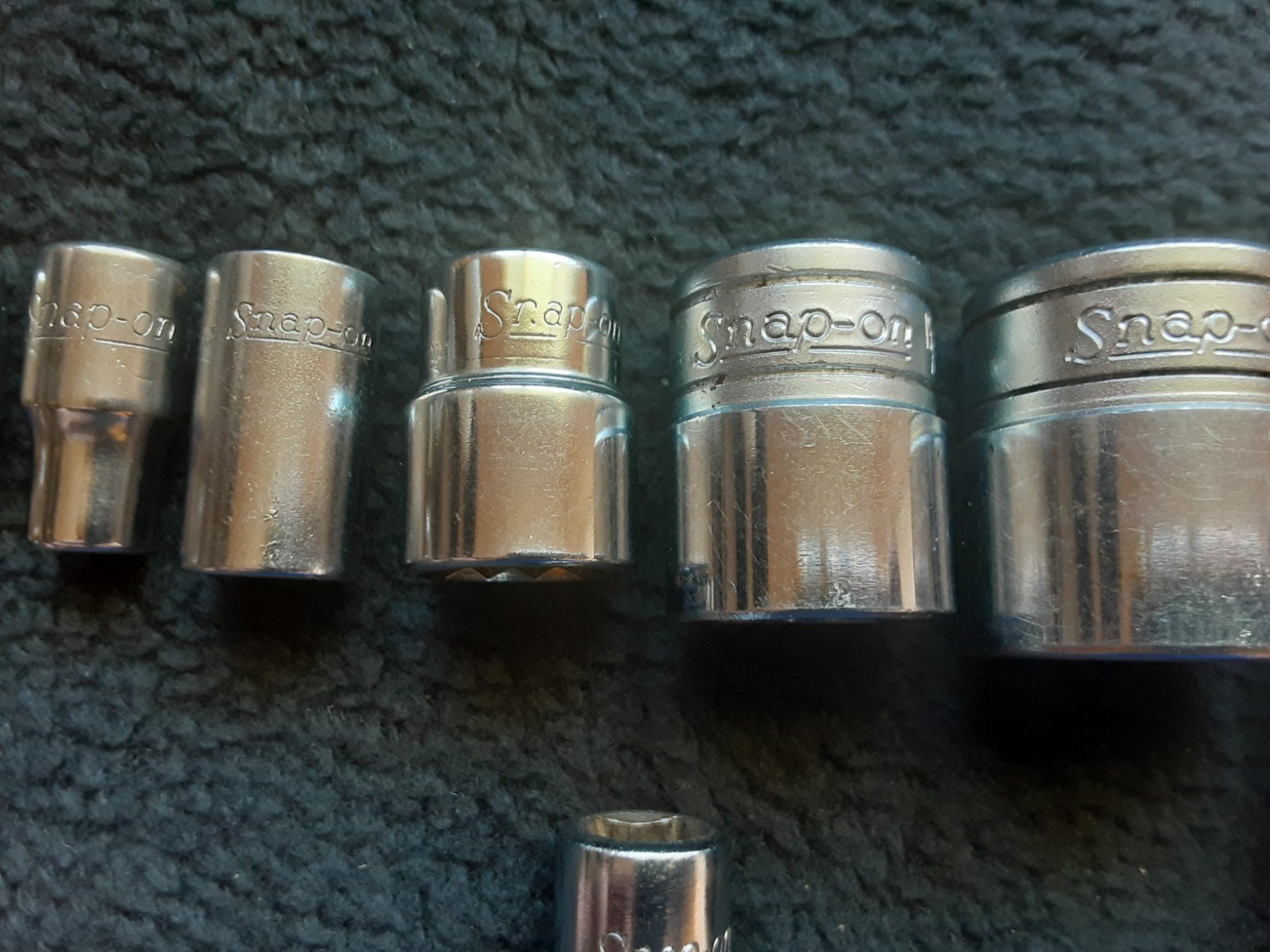 LOT OF (10) SNAP-ON TOOLS SOCKETS, EXTENSION & SWIVEL SOCKET ADAPTER ( READ PLS)