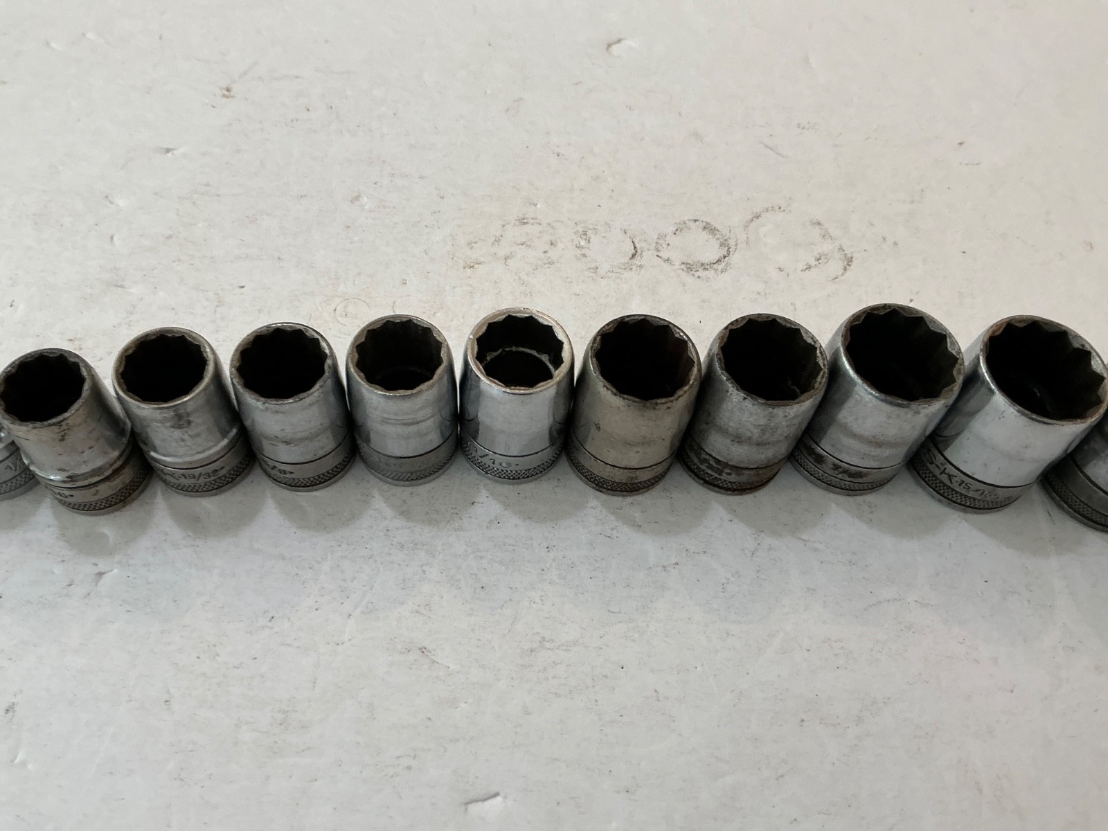Vtg S-K 14 pc 1/2″ drive knurled/tapered socket set 12 pt SAE 7/16″-1 1/8” USA