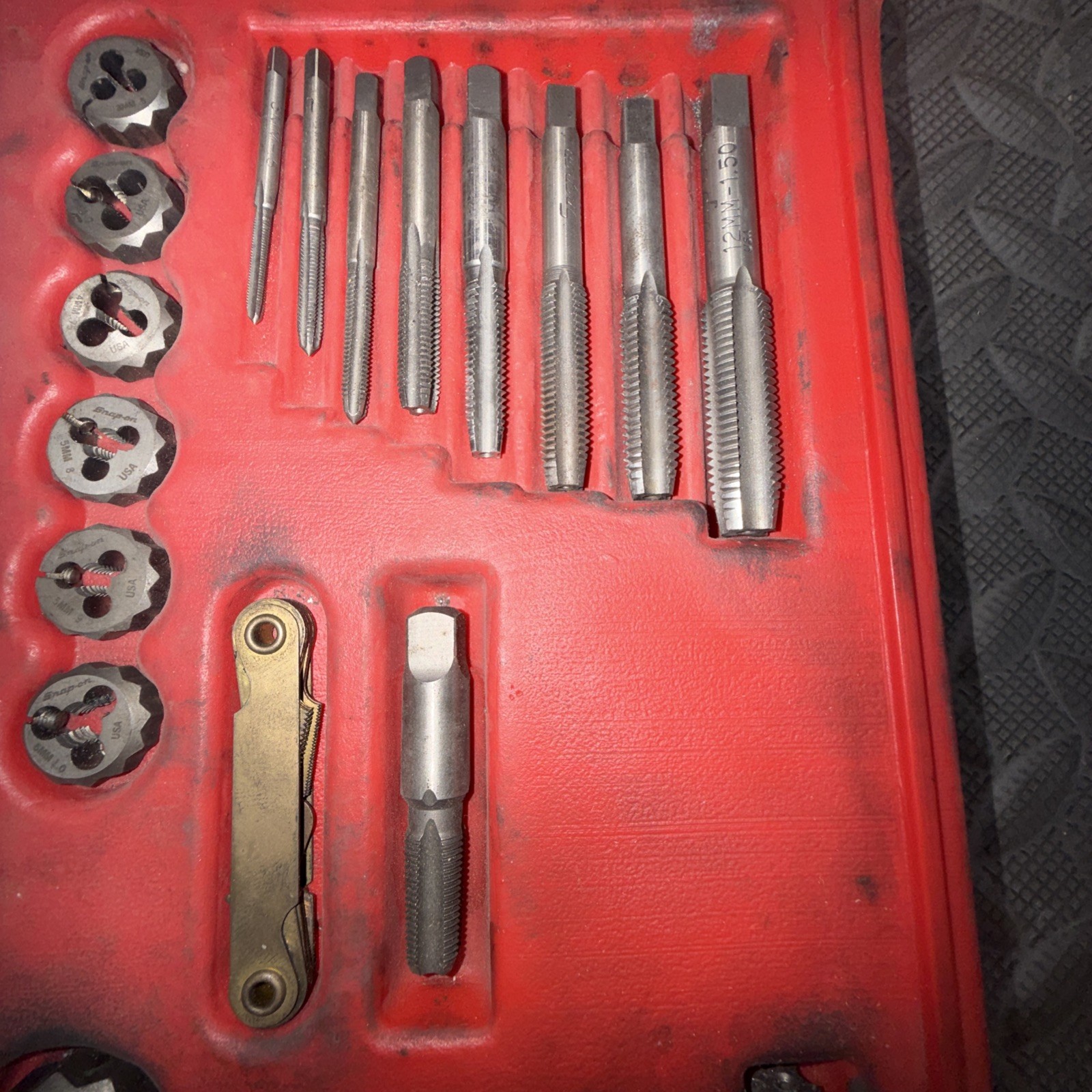 Snap-on TDTDM500 76-piece Tap and Double Hex Die Set ,6mm Replaced With Mac