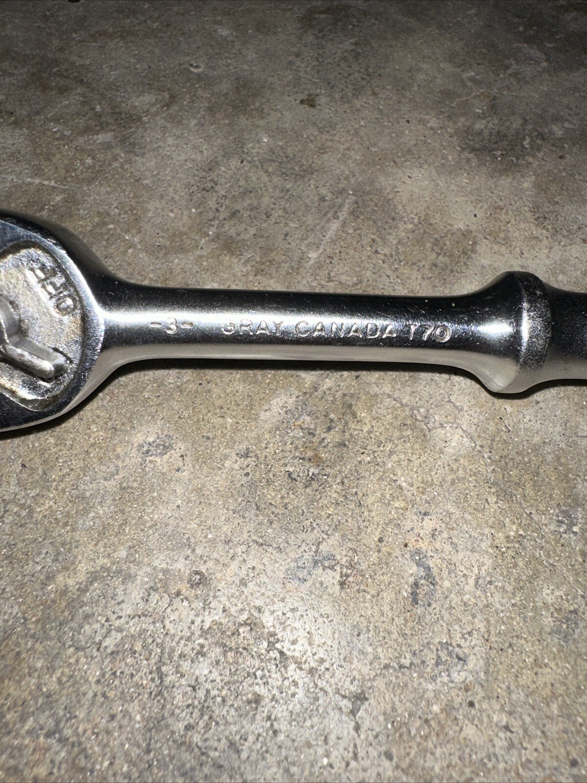 Gray Canada Ratchet 3/8 Drive T70