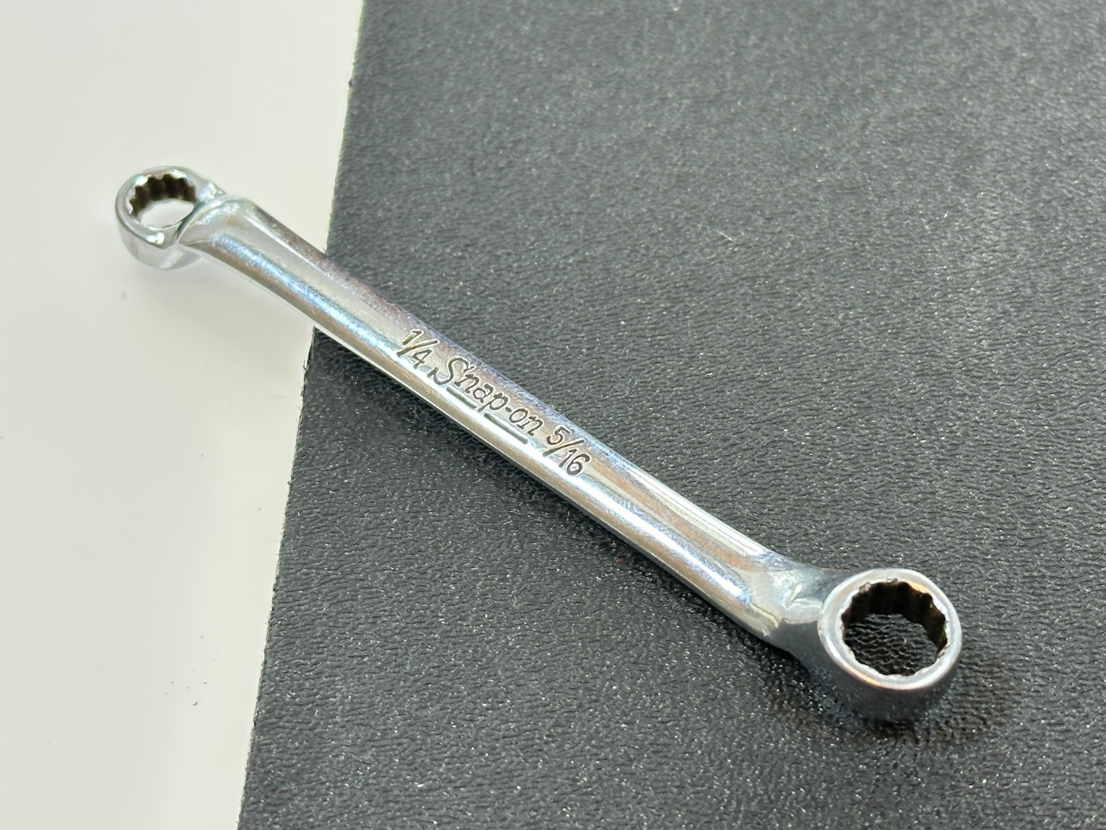 Snap-on Tools USA XS810 SAE 1/4 x 5/16″ Offset Short Box End Wrench, 12 Point