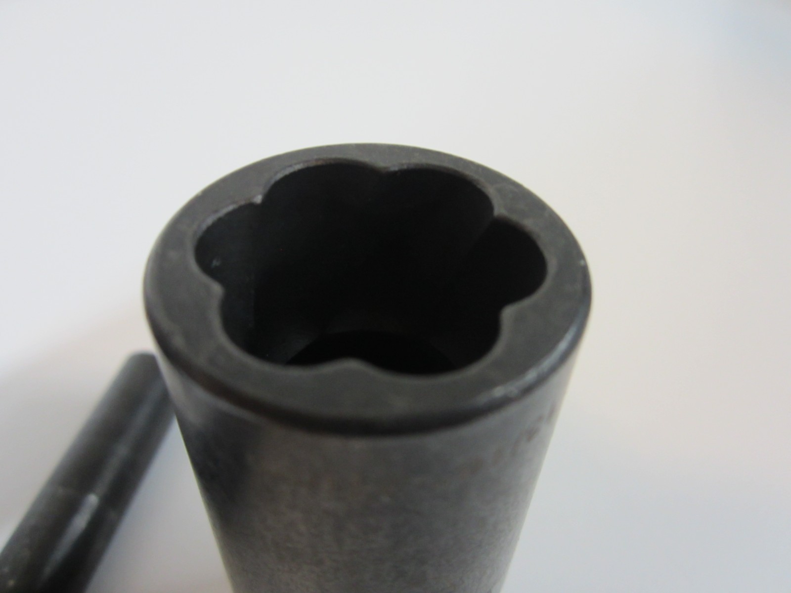 Mac Tools LT4300 3pc 1/2″dr Lug Nut Removal Twist Sockets 3/4-19mm & 13/16 -21mm