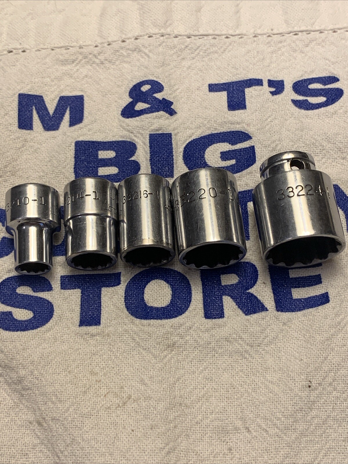 Utica 3/8″ Dr 5pc 12pt Loc-Rite Sockets 5/16″, 7/16″, 1/2″, 5/8″, 3/4″ USA